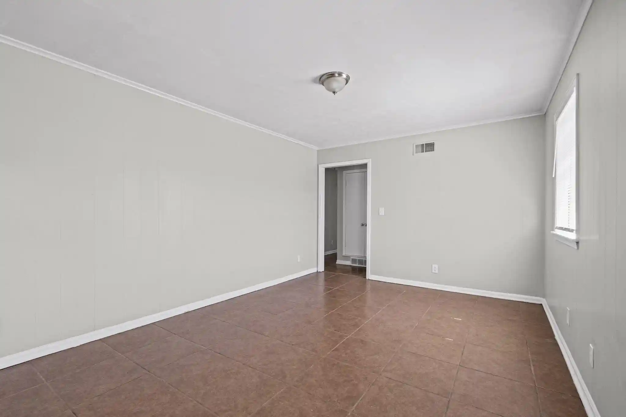 Photo 4 of Single family home for sale at 4479 Jamaica Ave, Memphis, TN 38117 | MLS# 10231373 | Listing updated on 2026-09-30