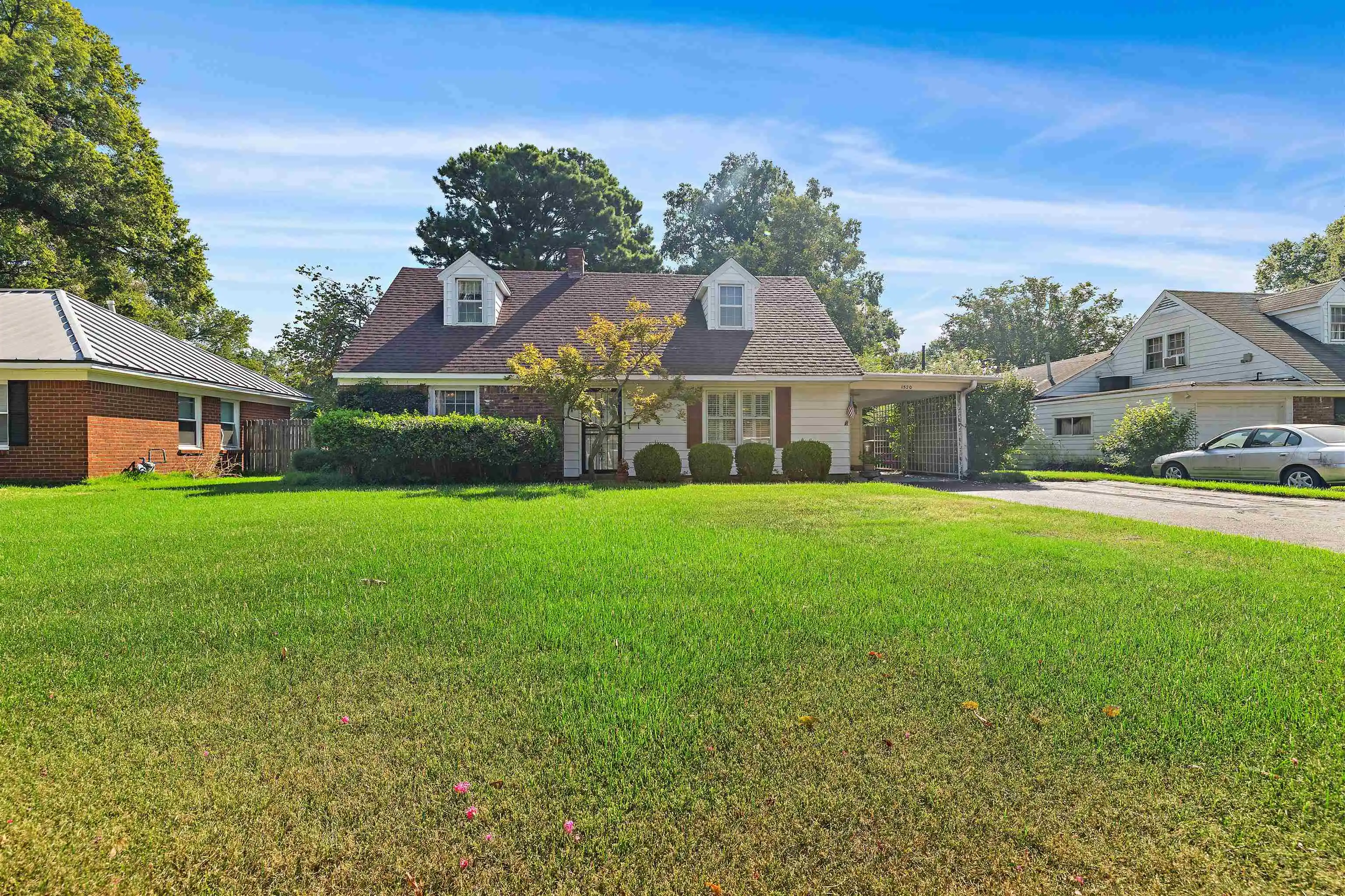 Photo 1 of Single family home for sale at 1520 Mt Moriah Rd, Memphis, TN 38117 | MLS# 10231375 | Listing updated on 2026-10-05