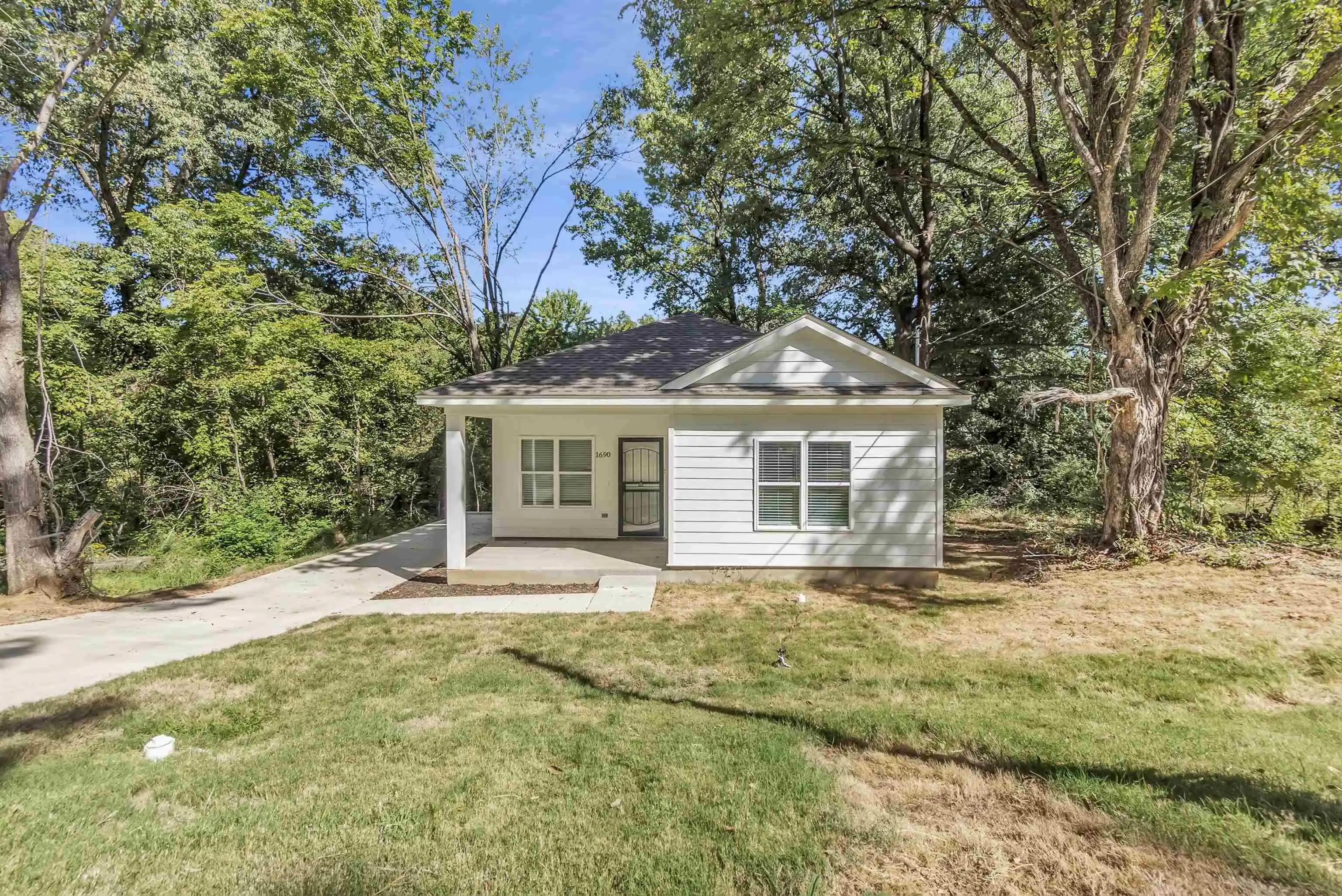 Photo 1 of Single family home for sale at 1690 Corning Ave, Memphis, TN 38127 | MLS# 10231392 | Listing updated on 2026-09-30