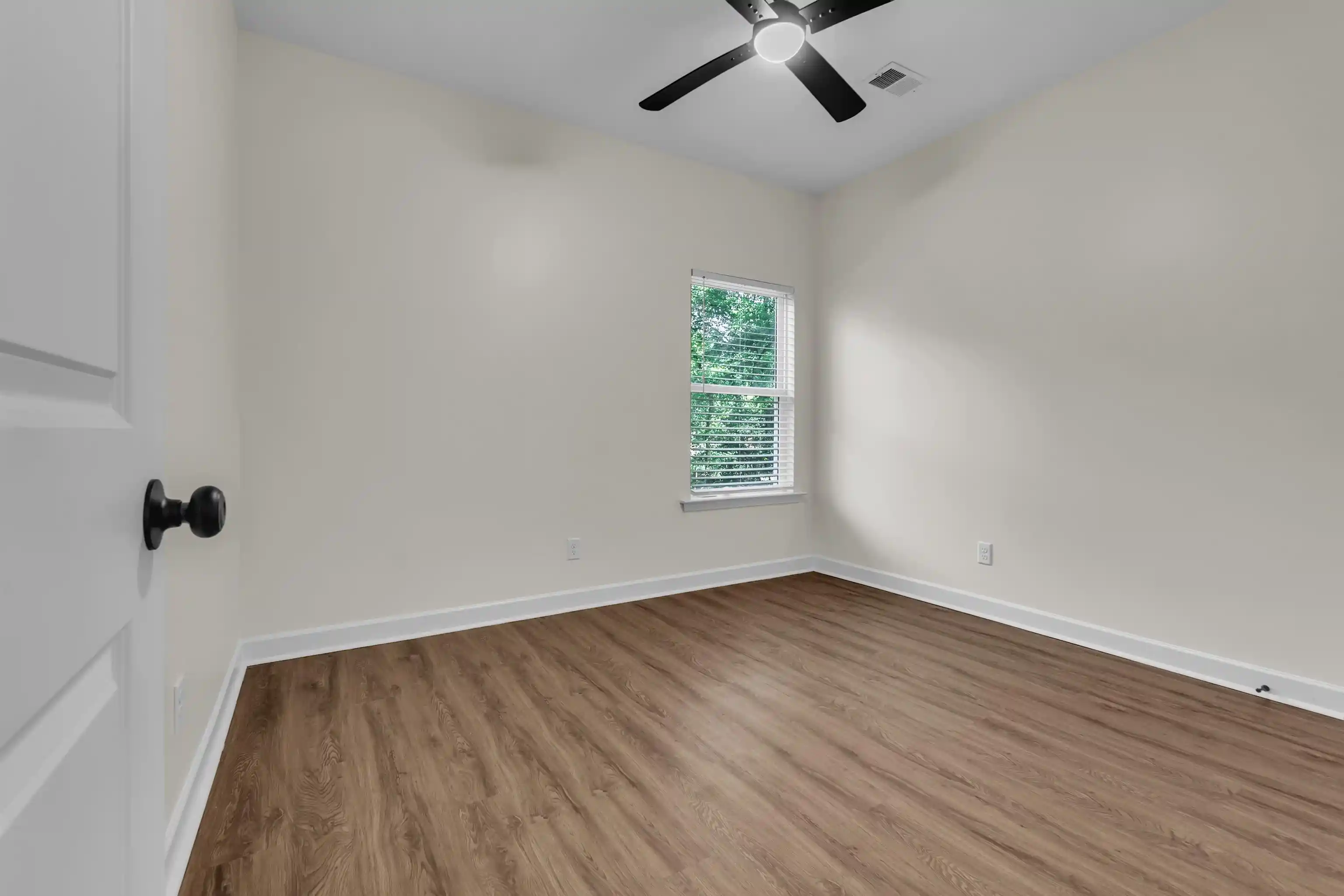 Photo 3 of Single family home for sale at 1690 Corning Ave, Memphis, TN 38127 | MLS# 10231392 | Listing updated on 2026-09-30