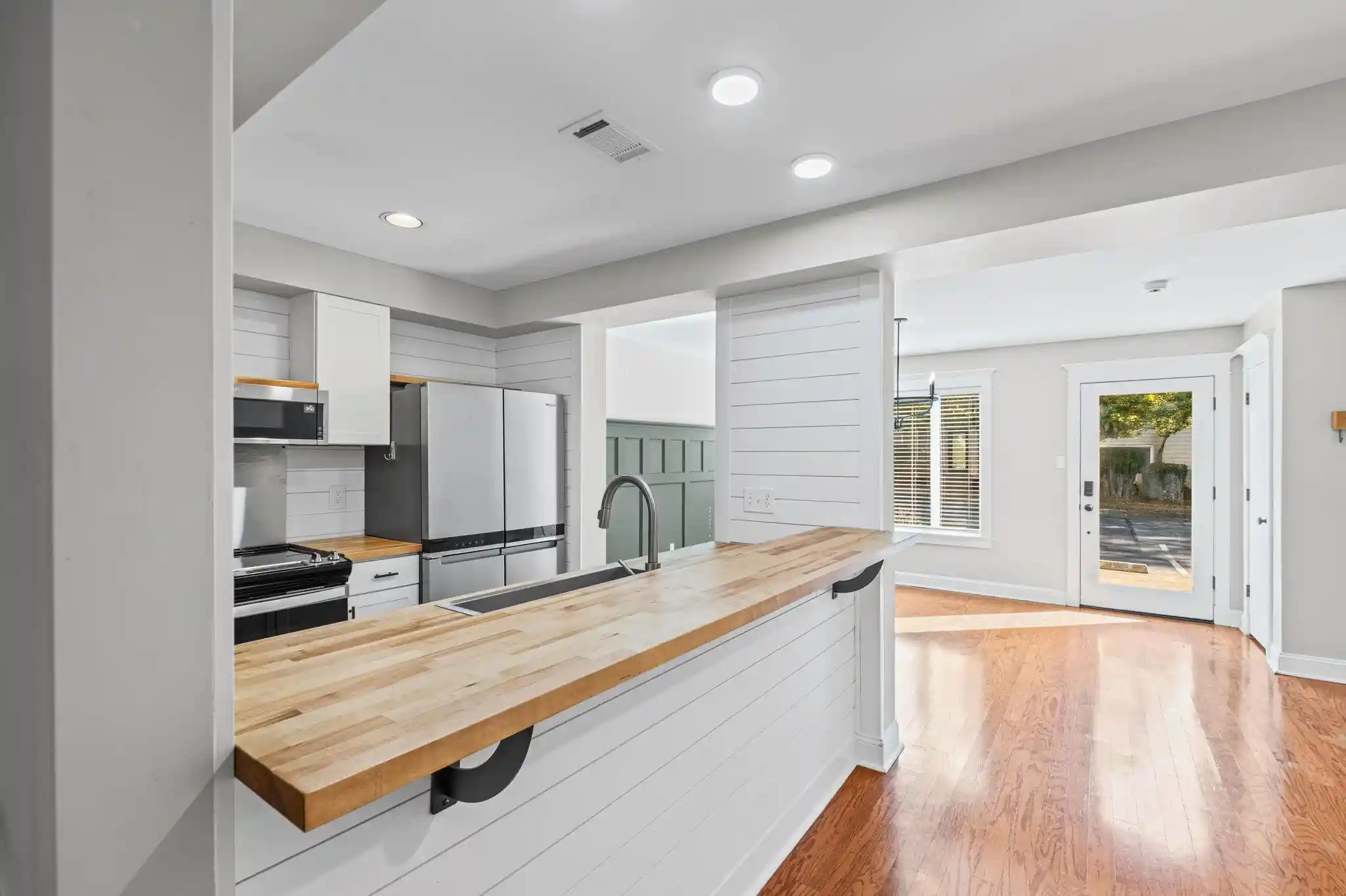 Photo 2 of Townhouse for sale at 7449 Germantown Sq, Germantown, TN 38138 | MLS# 10231438 | Listing updated on 2026-10-08