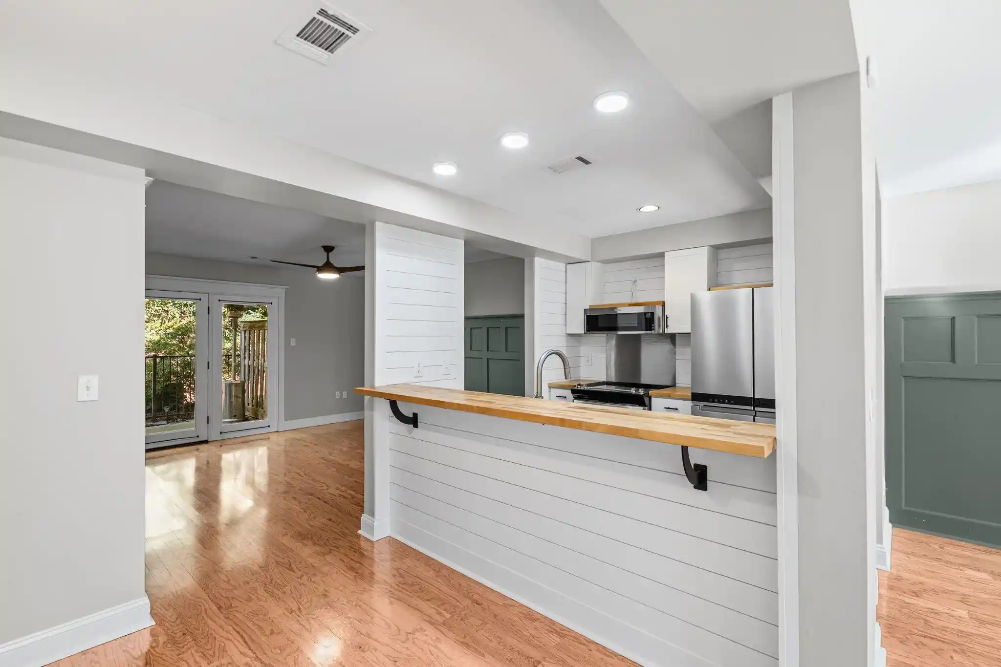 Photo 3 of Townhouse for sale at 7449 Germantown Sq, Germantown, TN 38138 | MLS# 10231438 | Listing updated on 2026-10-08
