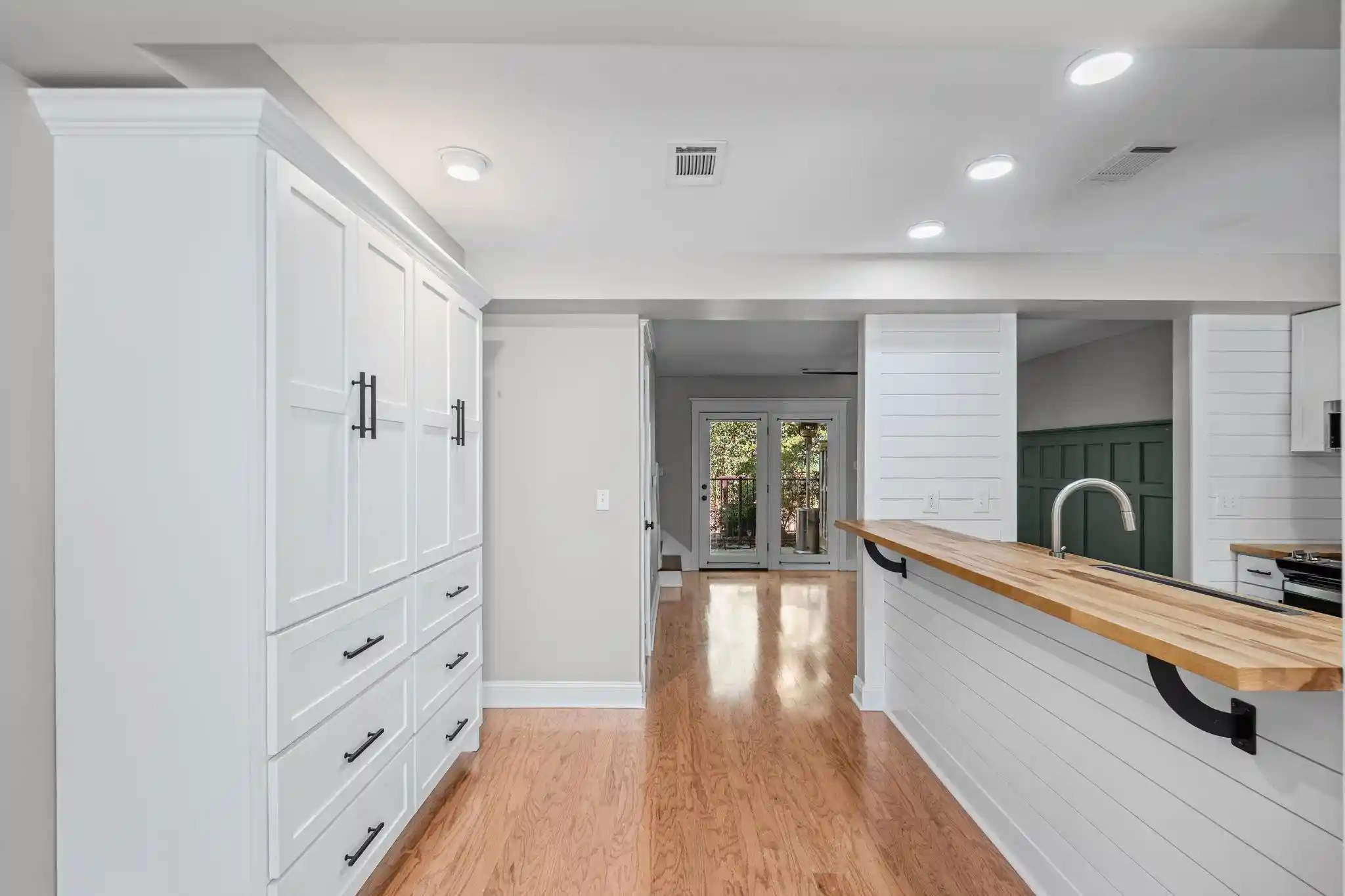 Photo 4 of Townhouse for sale at 7449 Germantown Sq, Germantown, TN 38138 | MLS# 10231438 | Listing updated on 2026-10-08
