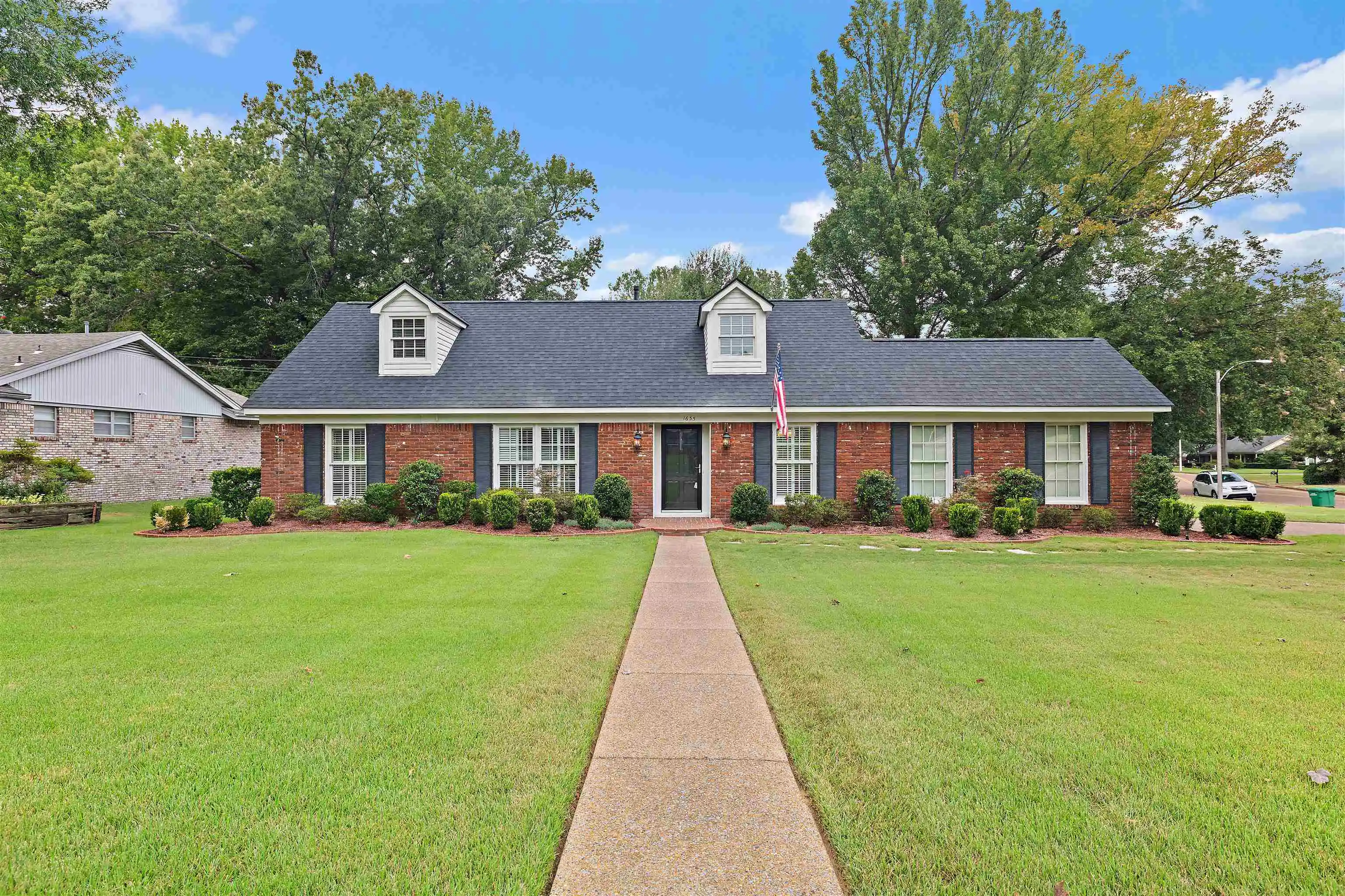 Photo 1 of Single family home for sale at 1635 Poplar Ests Pky, Germantown, TN 38138 | MLS# 10231442 | Listing updated on 2026-10-06