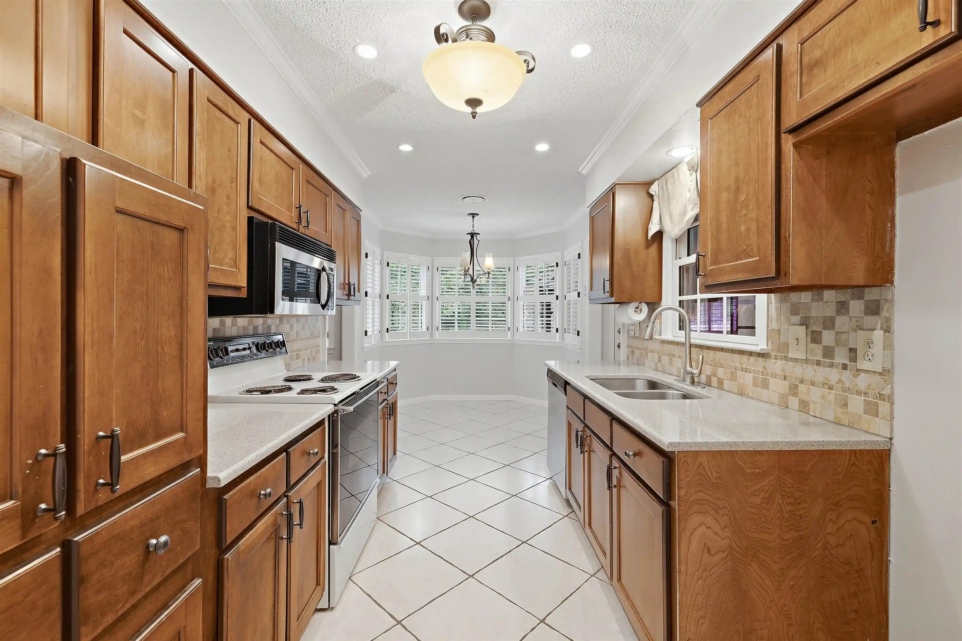 Photo 3 of Single family home for sale at 1635 Poplar Ests Pky, Germantown, TN 38138 | MLS# 10231442 | Listing updated on 2026-10-06