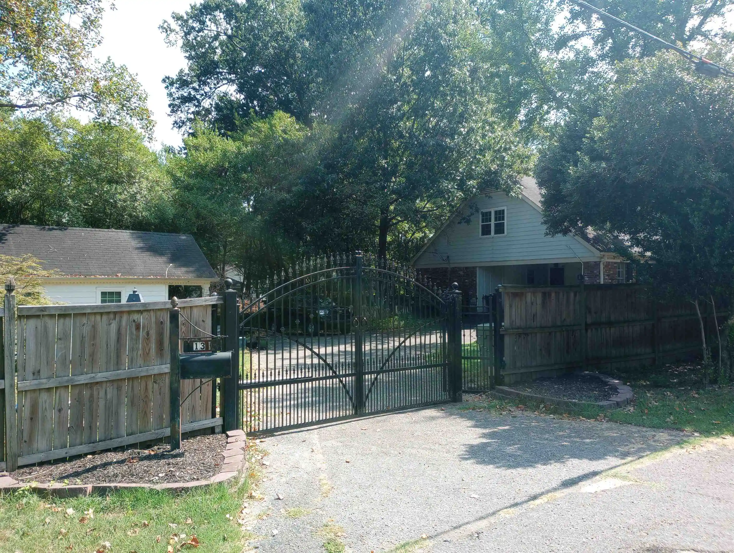 Photo 2 of Single family home for sale at 130 N Graham St, Memphis, TN 38117 | MLS# 10231444 | Listing updated on 2026-10-08