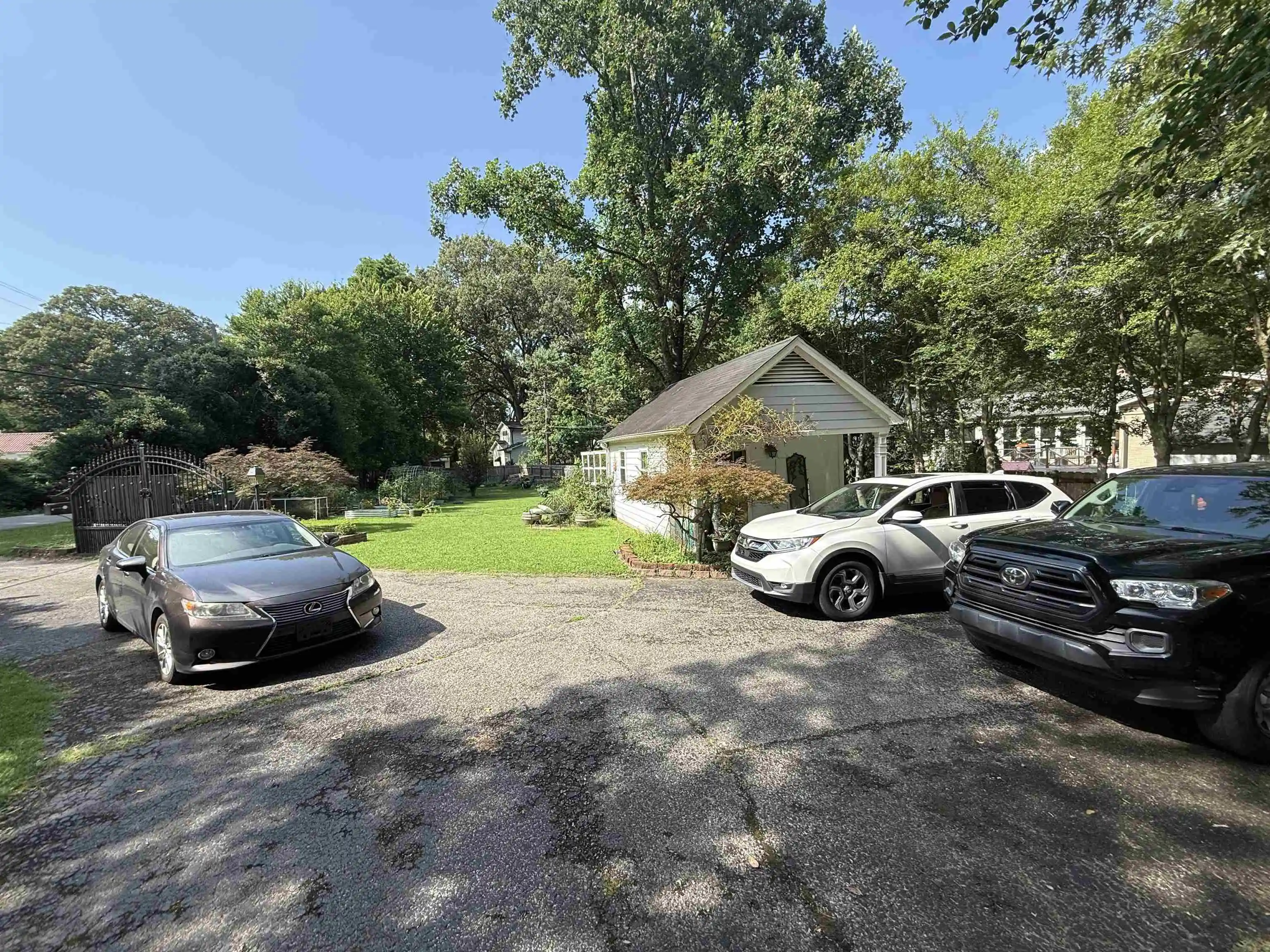Photo 3 of Single family home for sale at 130 N Graham St, Memphis, TN 38117 | MLS# 10231444 | Listing updated on 2026-10-08