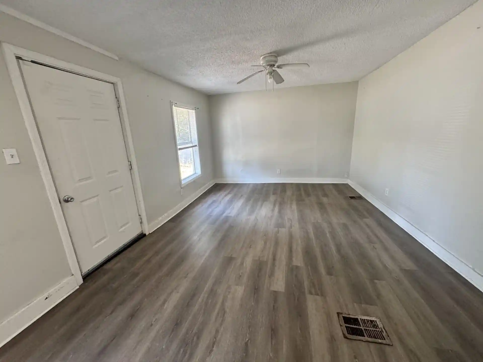 Photo 3 of Single family home for sale at 433 Blanche Rd, Memphis, TN 38109 | MLS# 10231445 | Listing updated on 2026-09-30