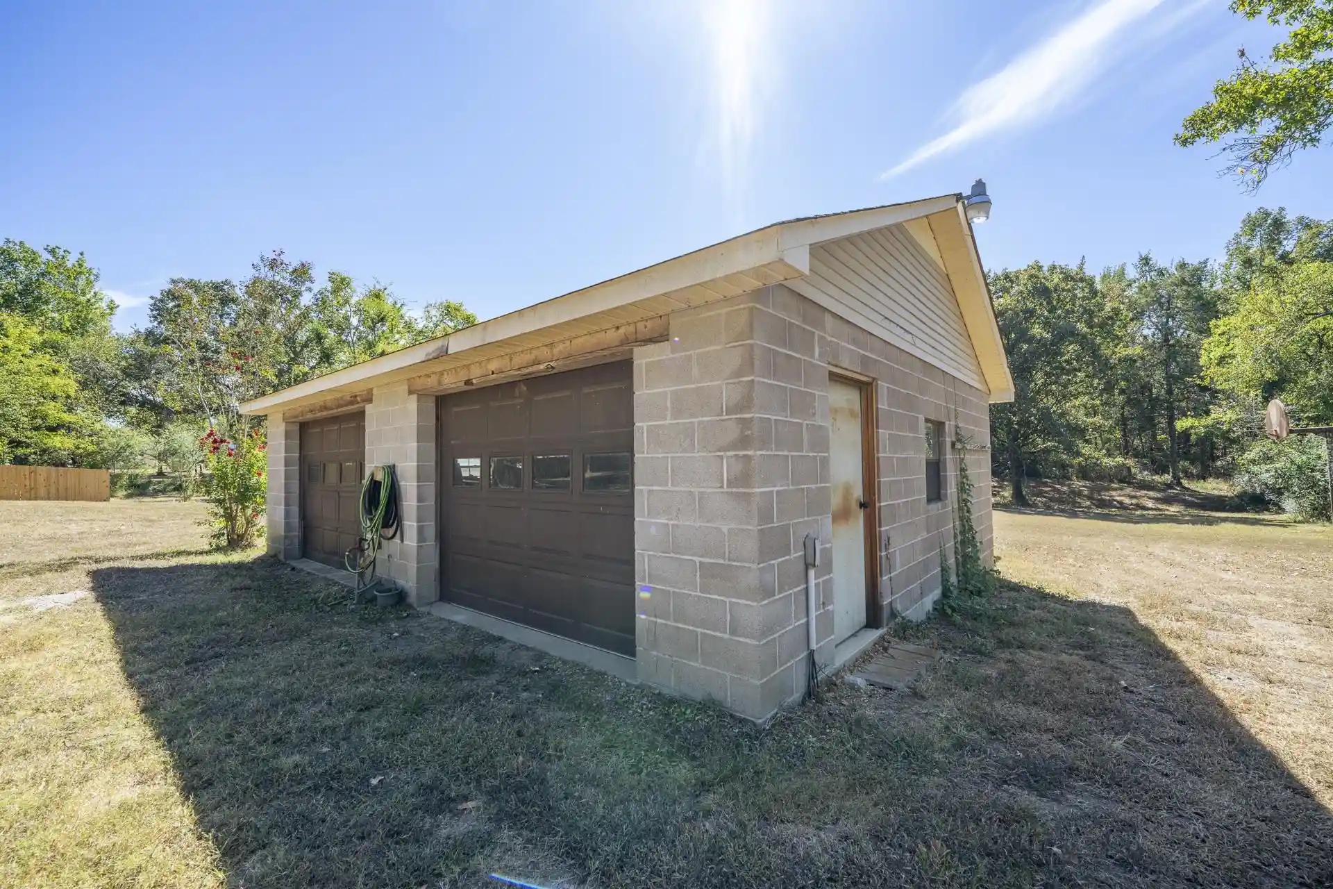 Photo 2 of Single family home for sale at 255 Oak St, Savannah, TN 38372 | MLS# 10231449 | Listing updated on 2026-09-30