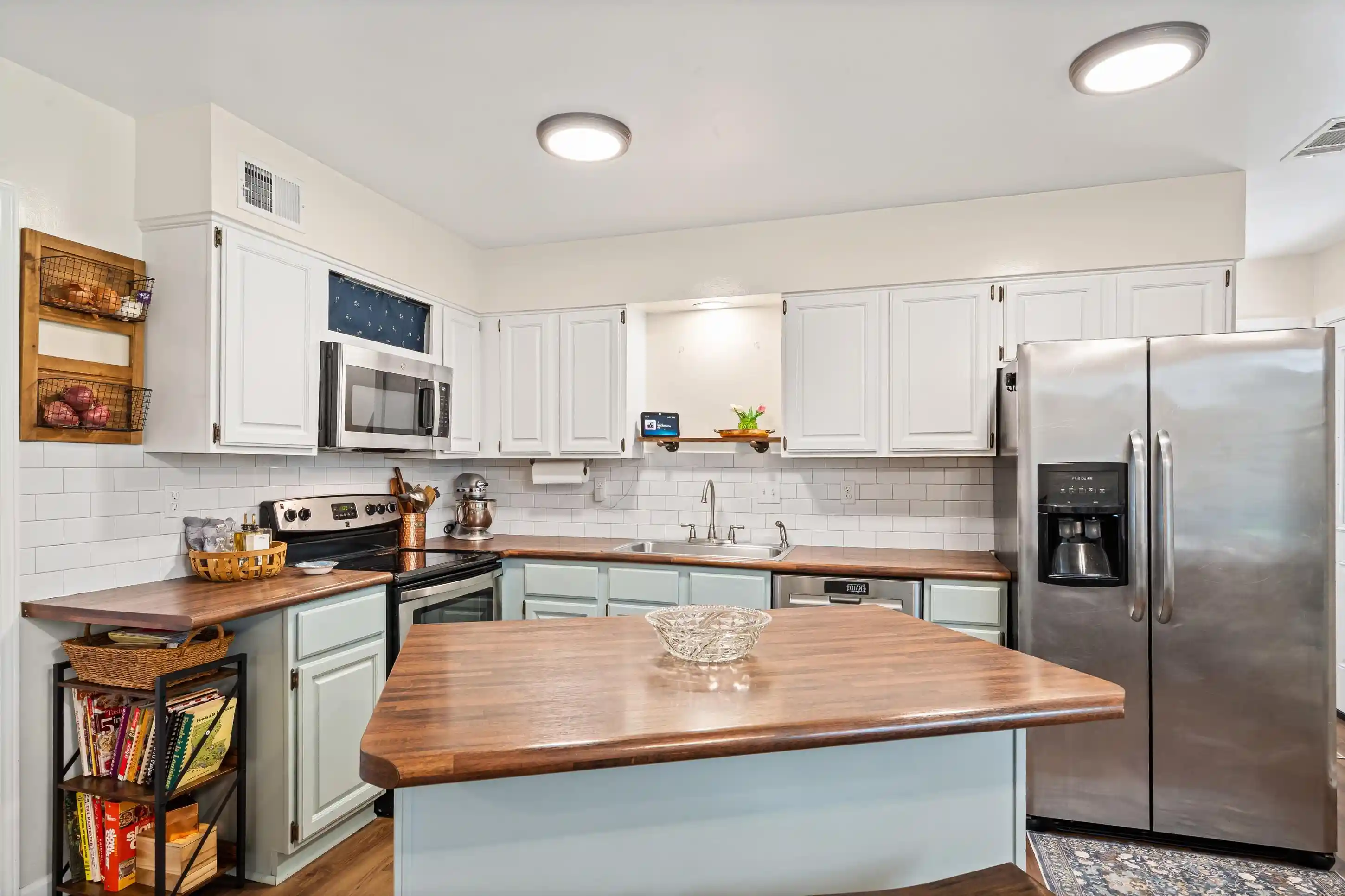 Photo 4 of Sale Pending at 8898 Lanthorn Cv, Cordova, TN 38016 | MLS# 10231450 | Listing updated on 2026-09-30