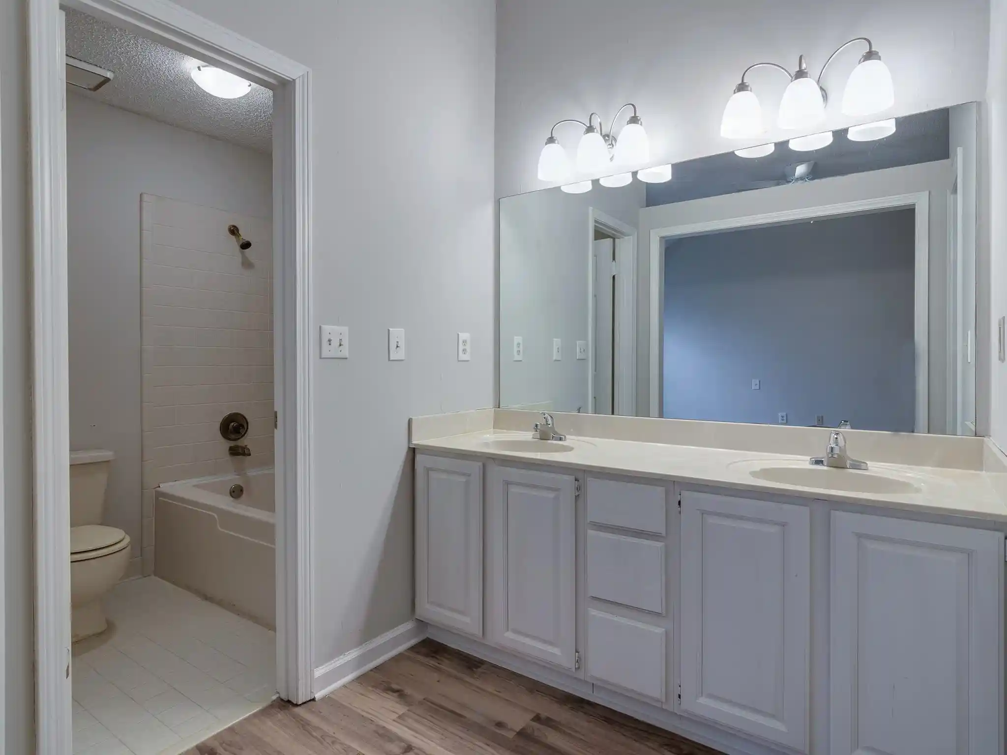 Photo 2 of Single family home for sale at 4325 Bear Crk Ln, Memphis, TN 38141 | MLS# 10231460 | Listing updated on 2026-09-30