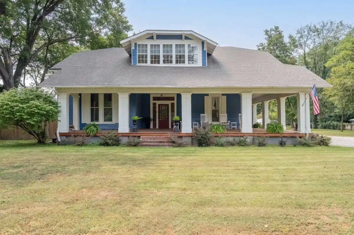 Photo 1 of Single family home for sale at 843 S Main St, Covington, TN 38019 | MLS# 10231520 | Listing updated on 2026-10-01