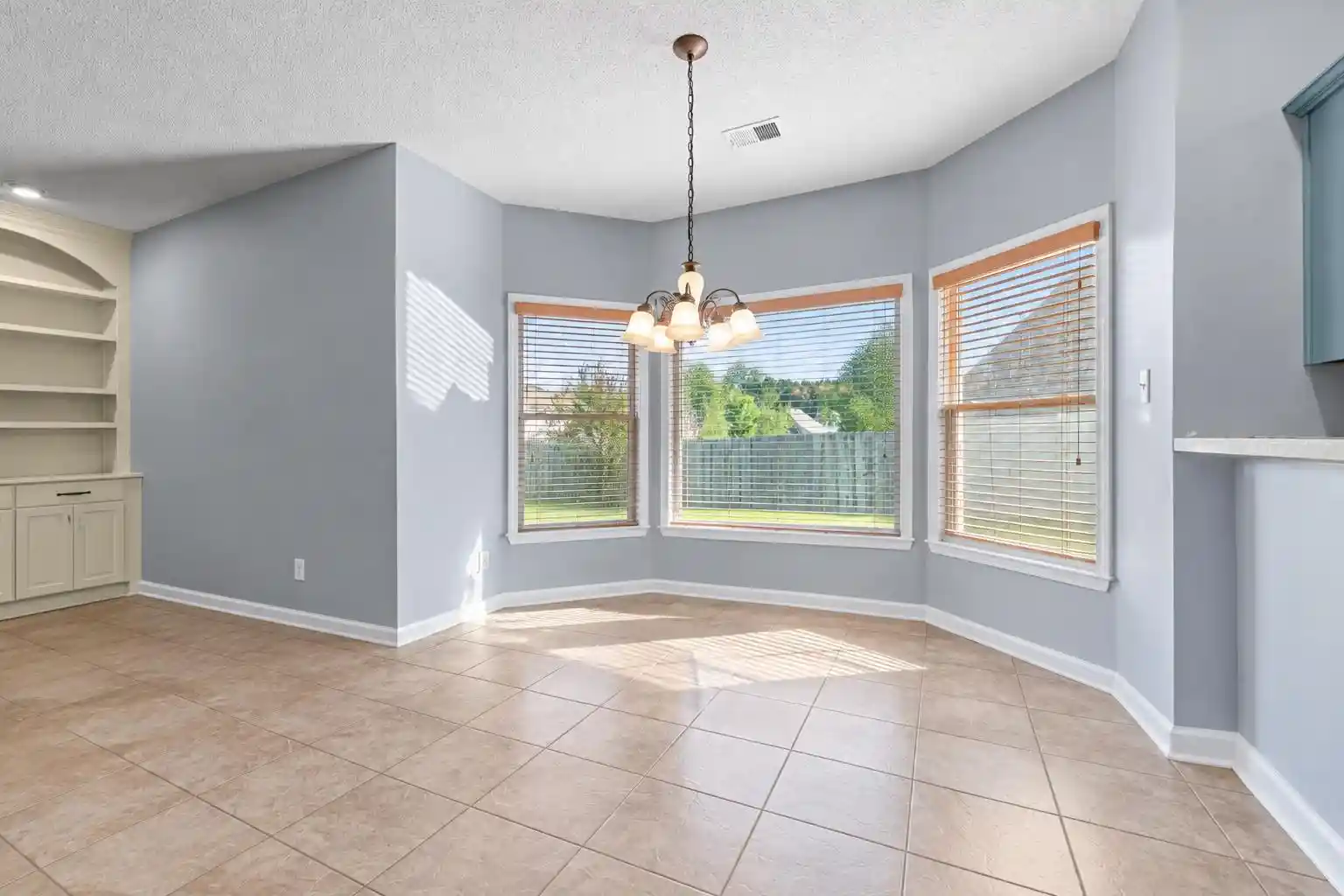 Photo 4 of Single family home for sale at 4852 Shira Dr, Bartlett, TN 38002 | MLS# 10231529 | Listing updated on 2026-10-01