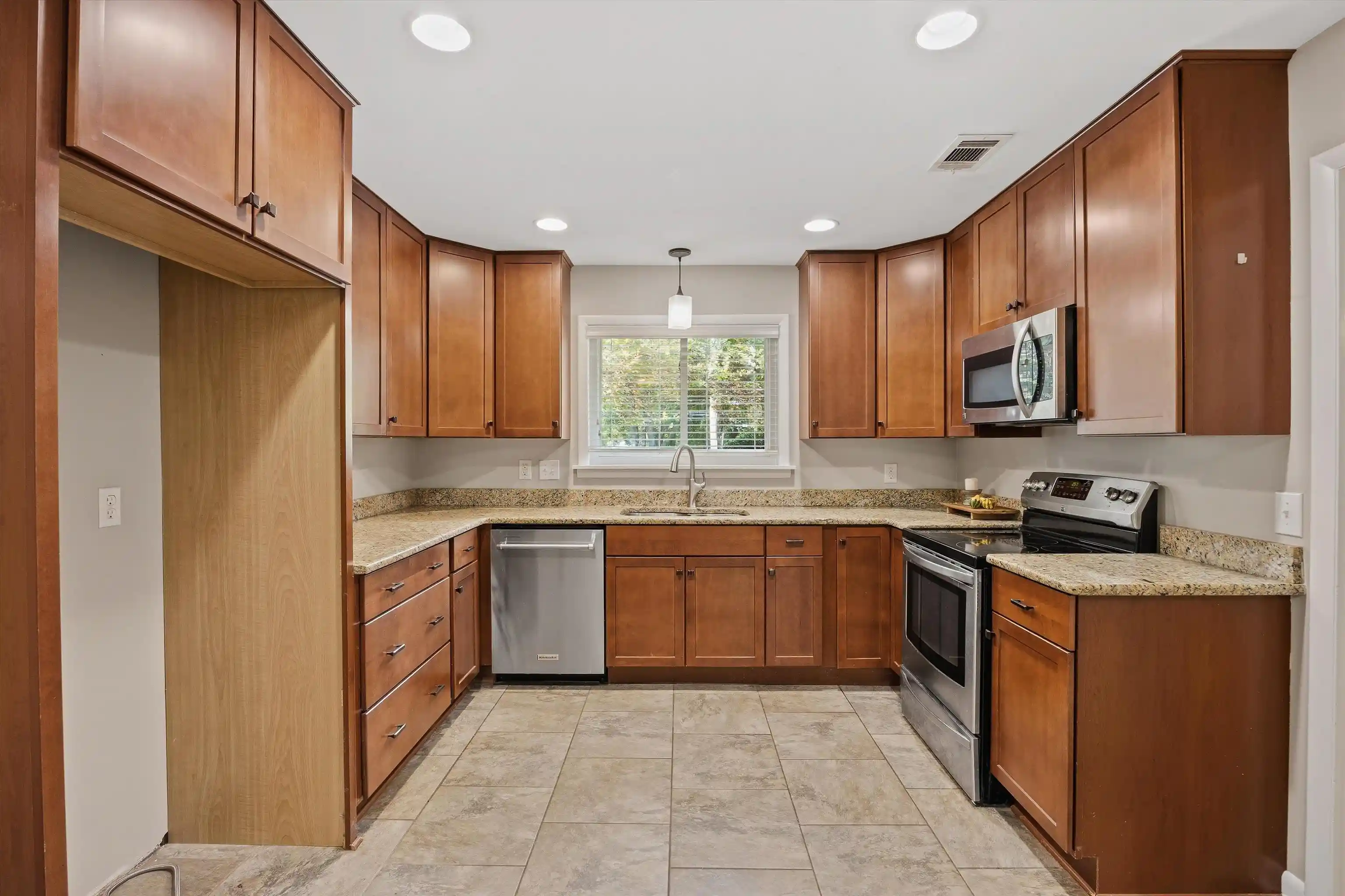 Photo 3 of Single family home for sale at 5262 Southwood Dr, Memphis, TN 38120 | MLS# 10231547 | Listing updated on 2026-10-30