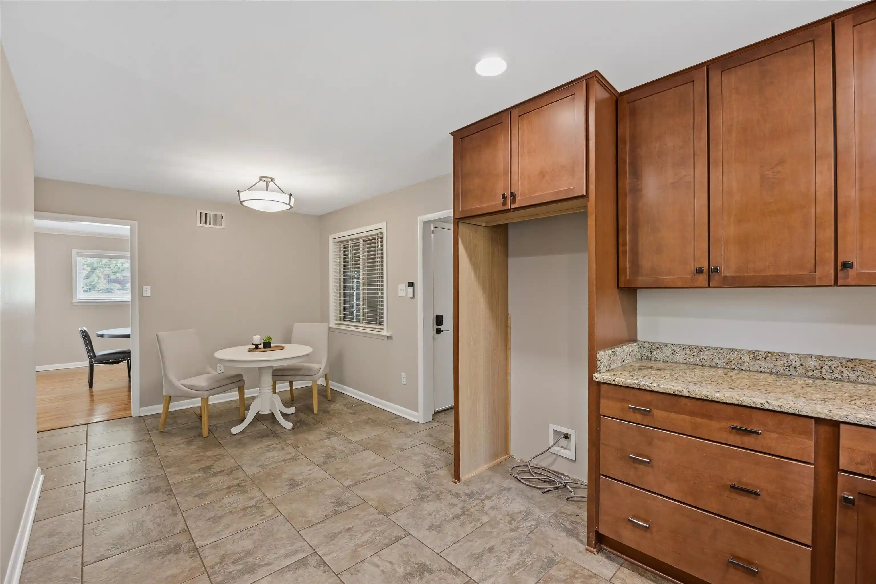 Photo 4 of Single family home for sale at 5262 Southwood Dr, Memphis, TN 38120 | MLS# 10231547 | Listing updated on 2026-10-30