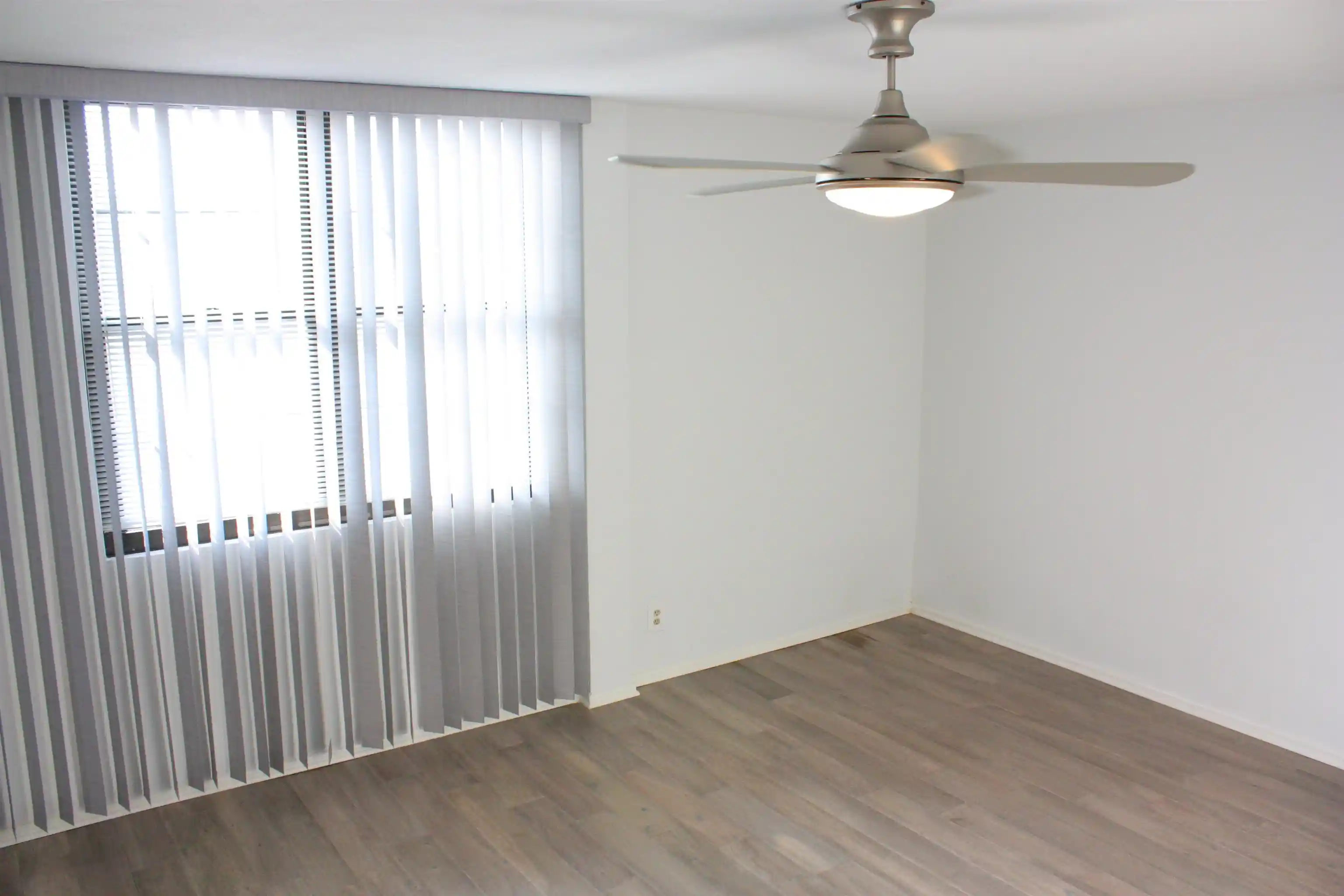 Photo 4 of Townhouse for sale at 2277 Union Ave #502, Memphis, TN 38104 | MLS# 10231555 | Listing updated on 2026-10-06