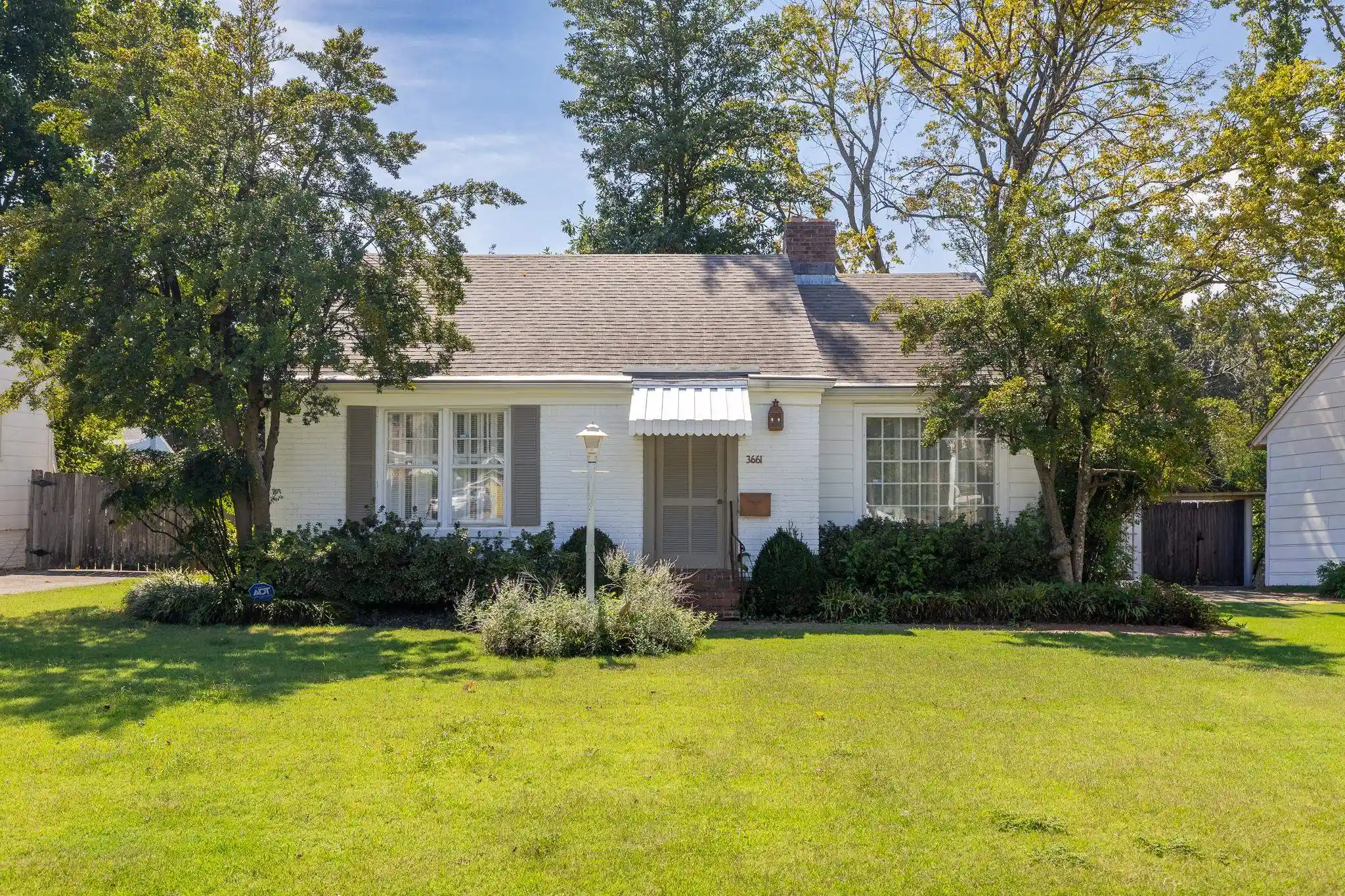 Photo 1 of Single family home for sale at 3661 Charleswood Ave, Memphis, TN 38122 | MLS# 10231562 | Listing updated on 2026-10-01