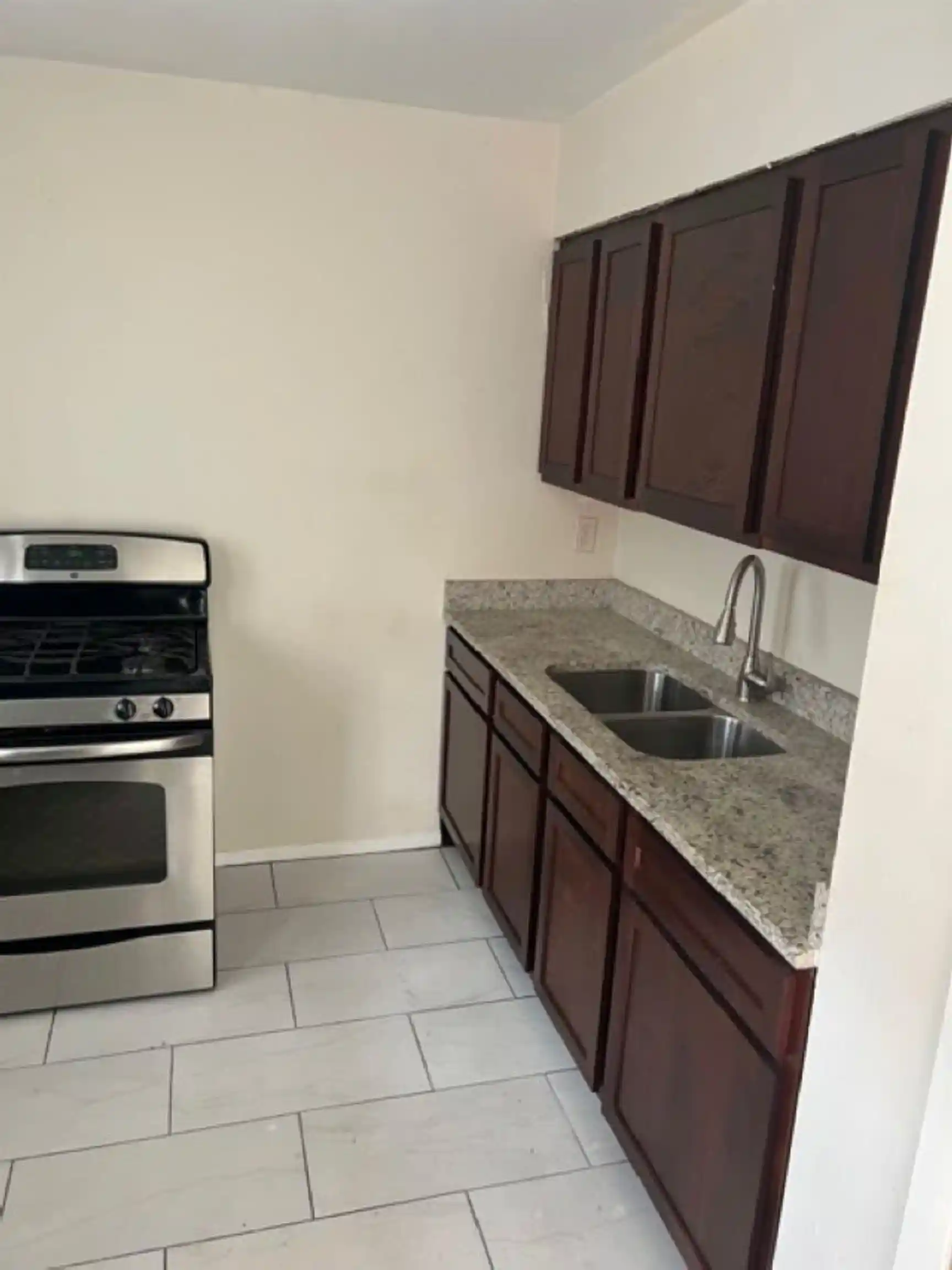 Listing Photo 5 - Condo for sale in building located at 3917 Dunn Ave, Memphis, TN 38111