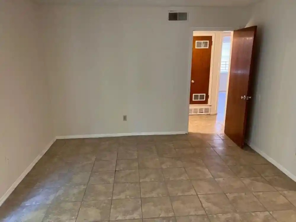 Photo 3 of Condo for sale at 955 N Parkway Ave, Memphis, TN 38105 | MLS# 10231576 | Listing updated on 2026-10-08