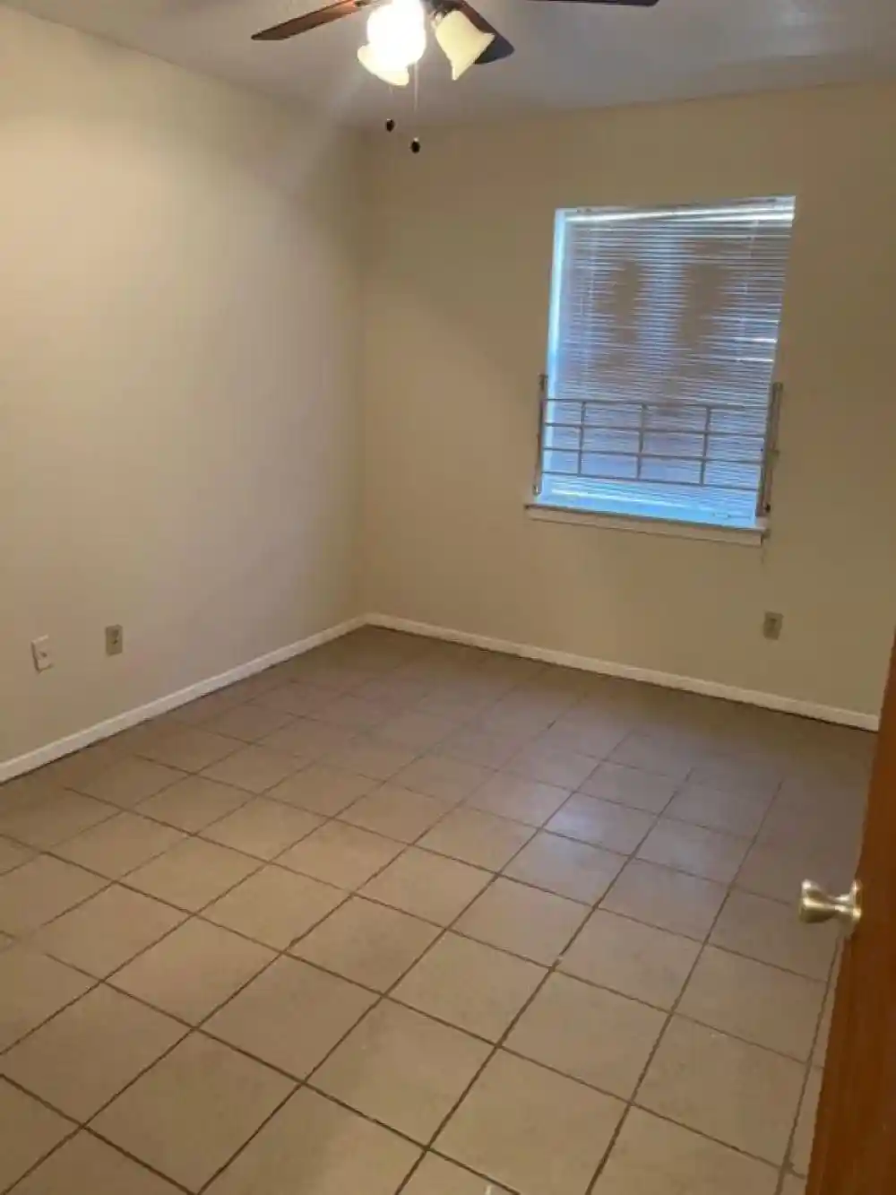 Listing Photo 5 - Condo for sale in building located at 955 N Pkwy Ave, Memphis, TN 38105