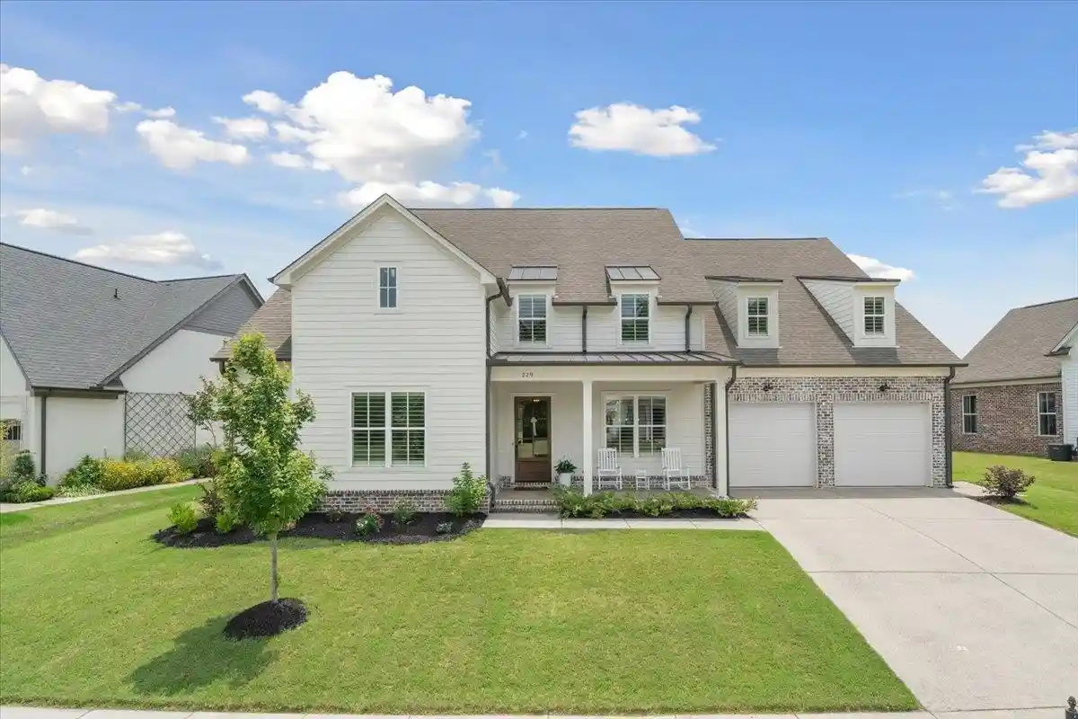 Photo 1 of Single family home for sale at 220 Mary Taylor Way, Collierville, TN 38017 | MLS# 10231581 | Listing updated on 2026-10-02