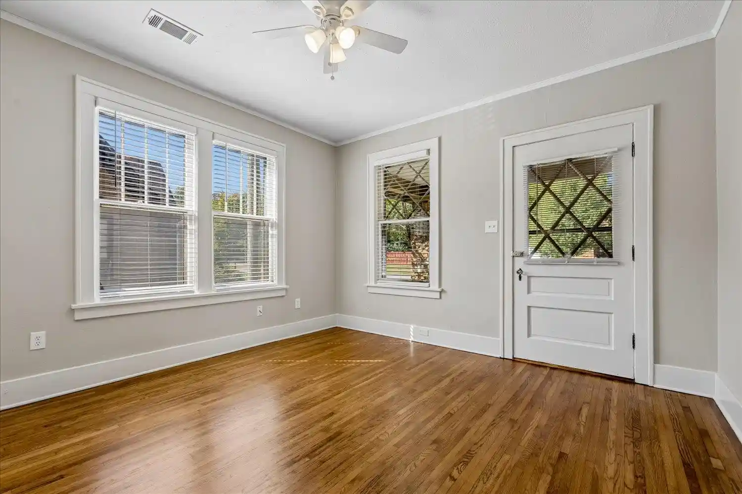 Photo 2 of Single family home for sale at 862 Sheridan St, Memphis, TN 38107 | MLS# 10231584 | Listing updated on 2026-10-02