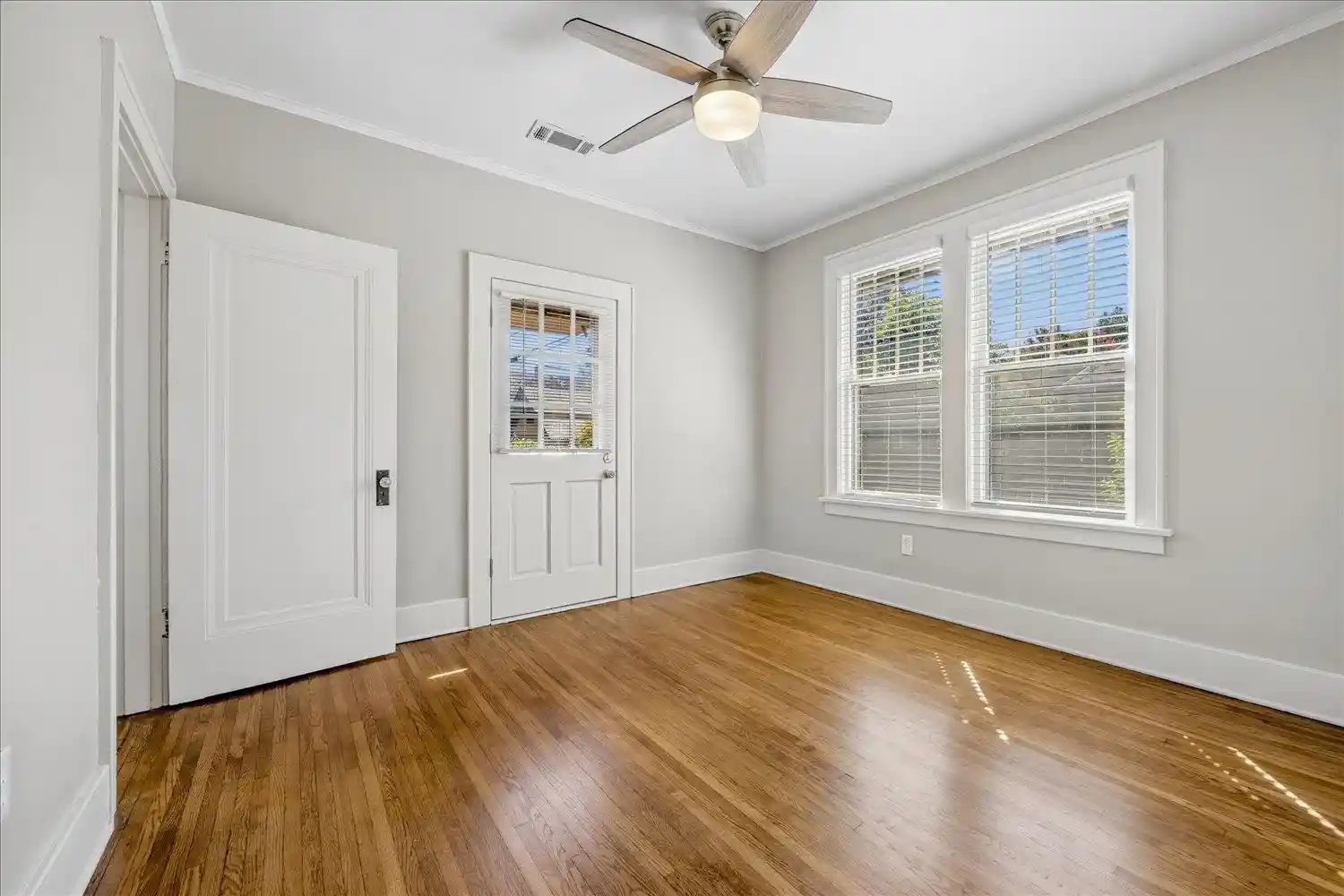 Photo 3 of Single family home for sale at 862 Sheridan St, Memphis, TN 38107 | MLS# 10231584 | Listing updated on 2026-10-02