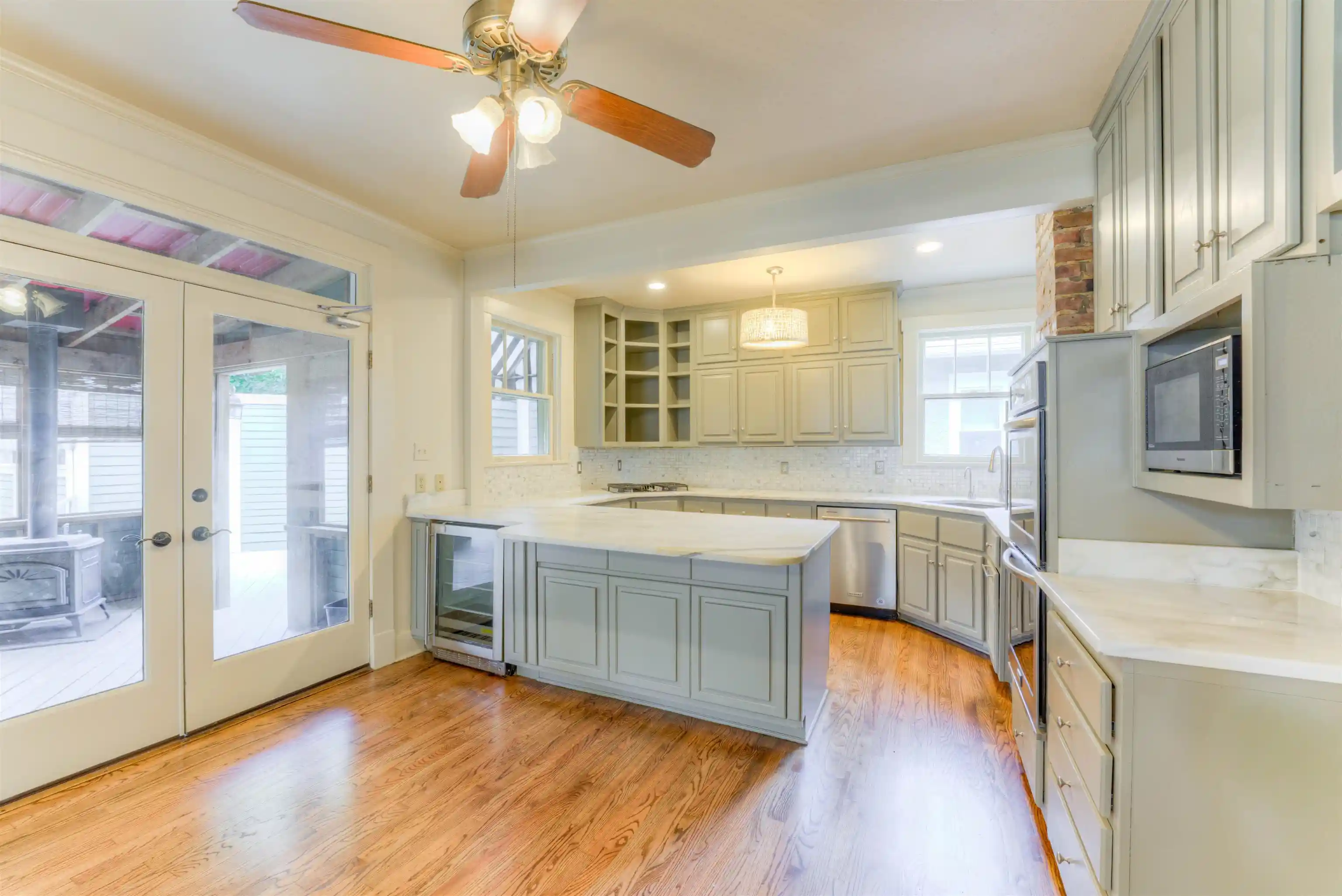 Photo 2 of Single family home for sale at 671 S Barksdale St, Memphis, TN 38104 | MLS# 10231591 | Listing updated on 2026-10-02