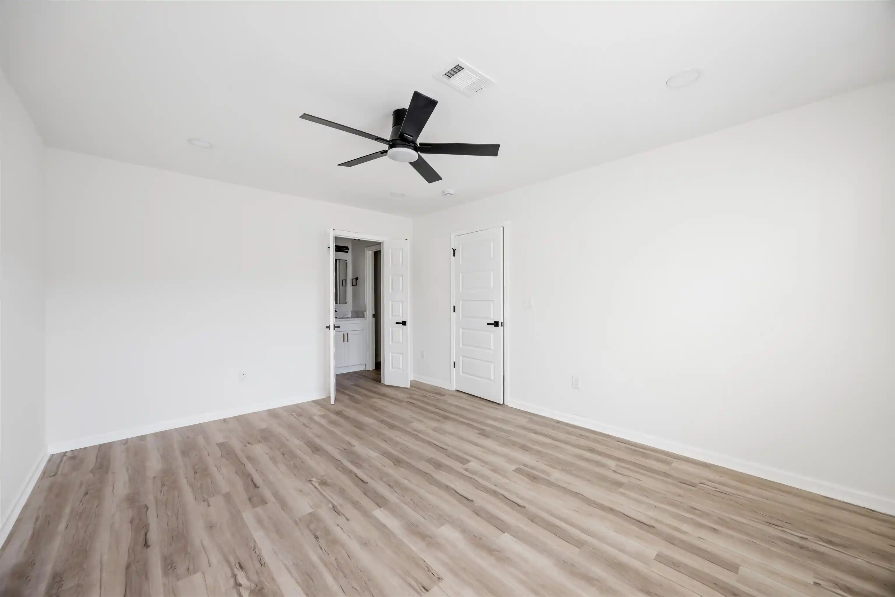 Photo 3 of Single family home for sale at 2931 Lake Park Rd, Memphis, TN 38127 | MLS# 10231689 | Listing updated on 2026-10-05