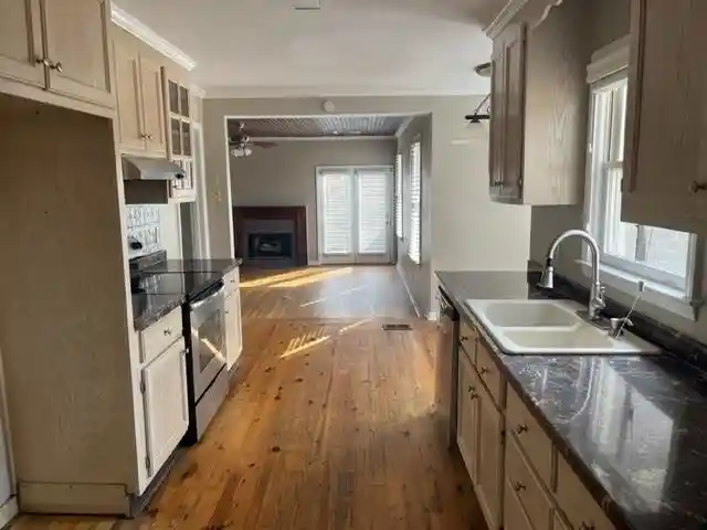 Photo 3 of Single family home for sale at 526 St Nick Dr, Memphis, TN 38117 | MLS# 10231706 | Listing updated on 2026-10-18