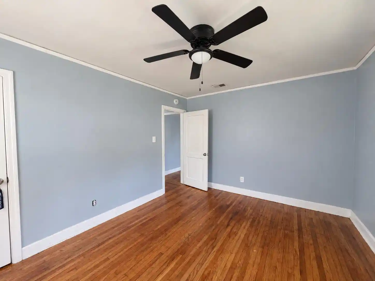Photo 3 of Single family home for sale at 1047 W Shankman Cir, Memphis, TN 38108 | MLS# 10231707 | Listing updated on 2026-10-03