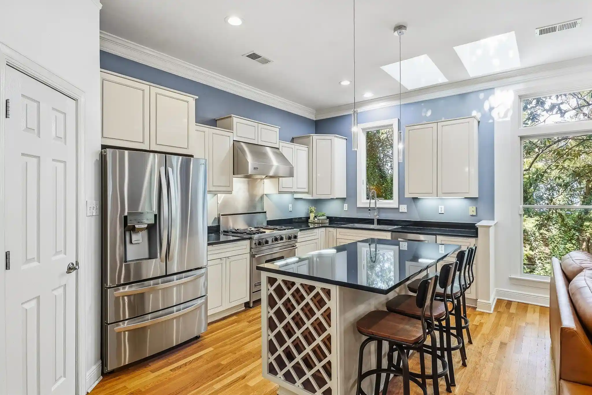 Photo 3 of Single family home for sale at 162 Harbor Isle Cir, Memphis, TN 38103 | MLS# 10231717 | Listing updated on 2026-10-08