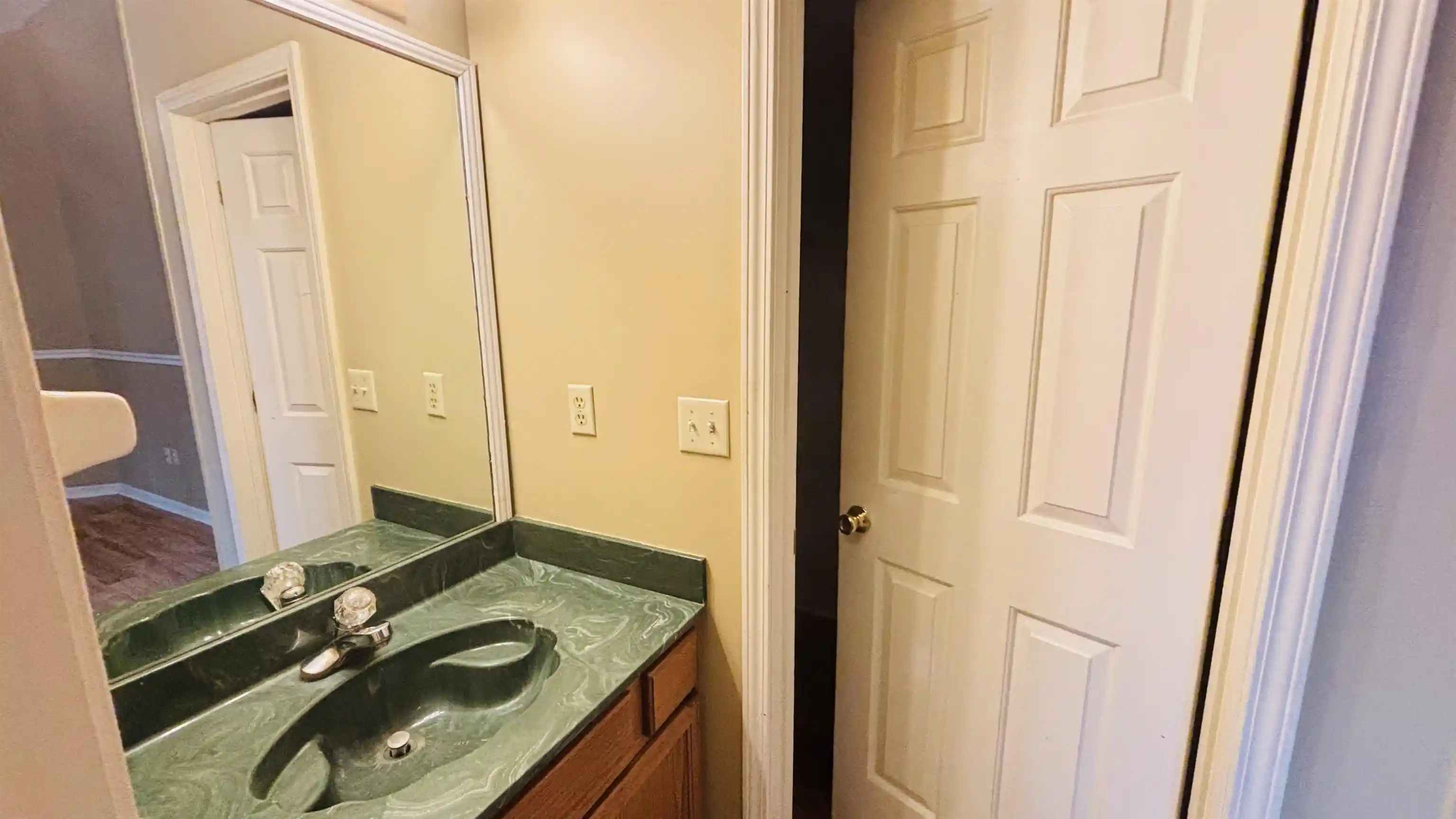Photo 3 of Townhouse for sale at 1237 Brady Holw Ln, Cordova, TN 38016 | MLS# 10231720 | Listing updated on 2026-10-03