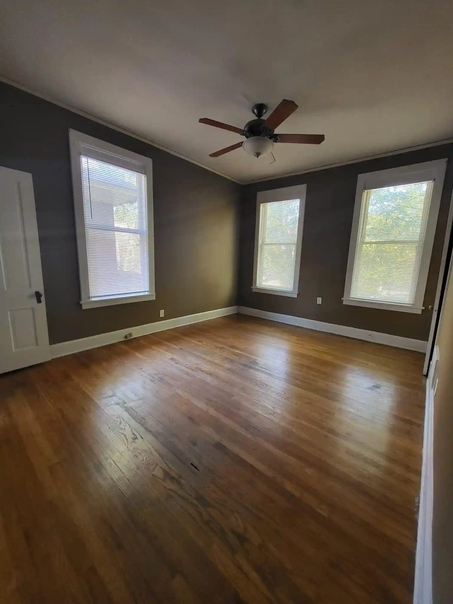 Listing Photo 1 - Condo for sale in building located at 41 S Mclean Blvd, Memphis, TN 38104