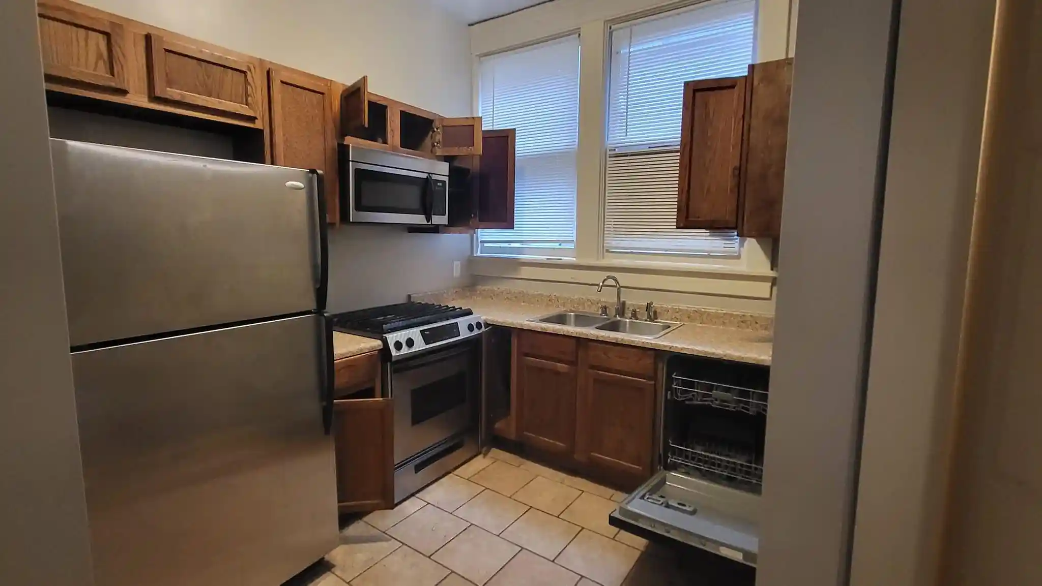 Photo 4 of House for sale at 37 S Mclean Blvd, Memphis, TN 38104 | MLS# 10231731 | Listing updated on 2026-10-29