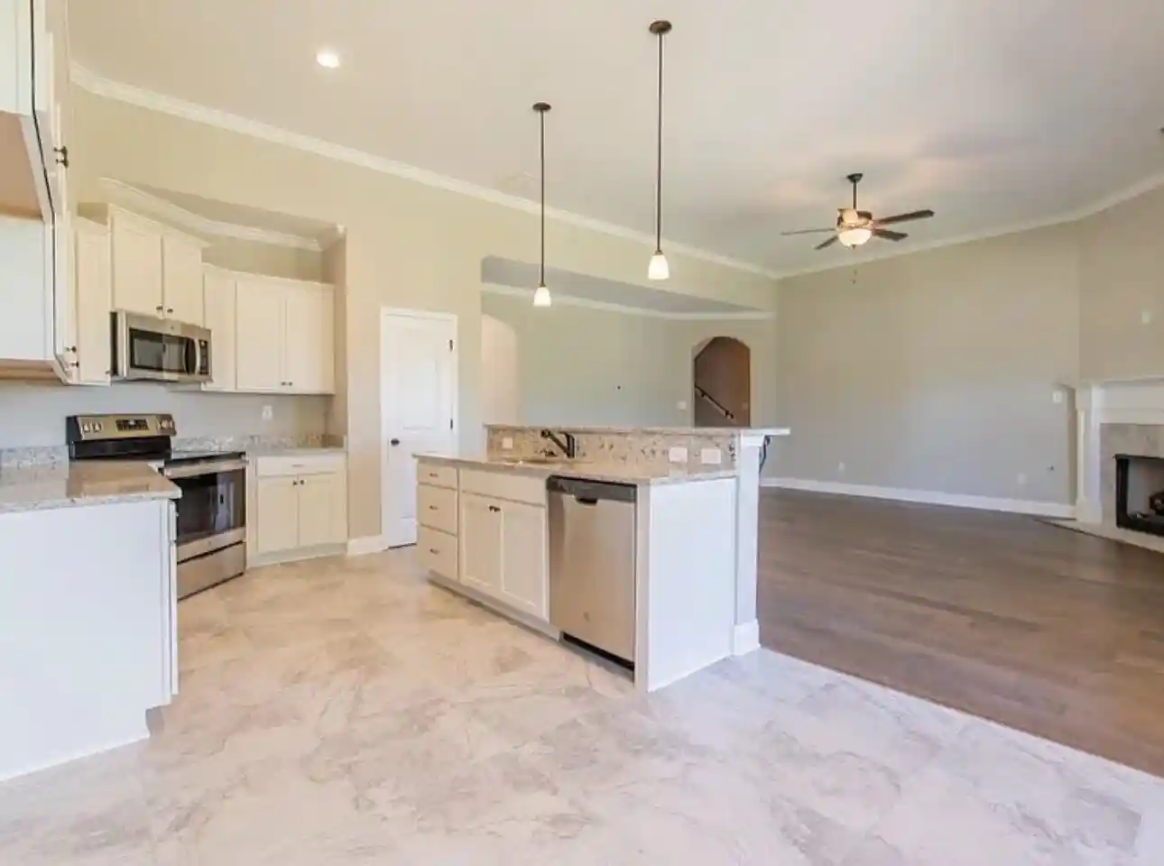 Photo 3 of Single family home for sale at 195 N Laurel Glen Dr, Oakland, TN 38060 | MLS# 10231748 | Listing updated on 2026-10-04
