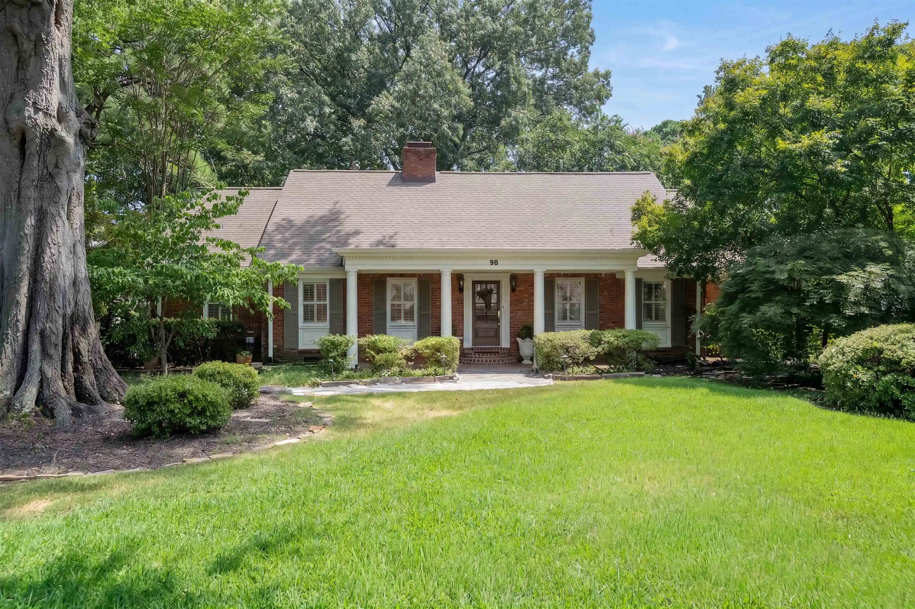 Photo 1 of Single family home for sale at 98 S Grv Park St, Memphis, TN 38117 | MLS# 10231772 | Listing updated on 2026-10-05