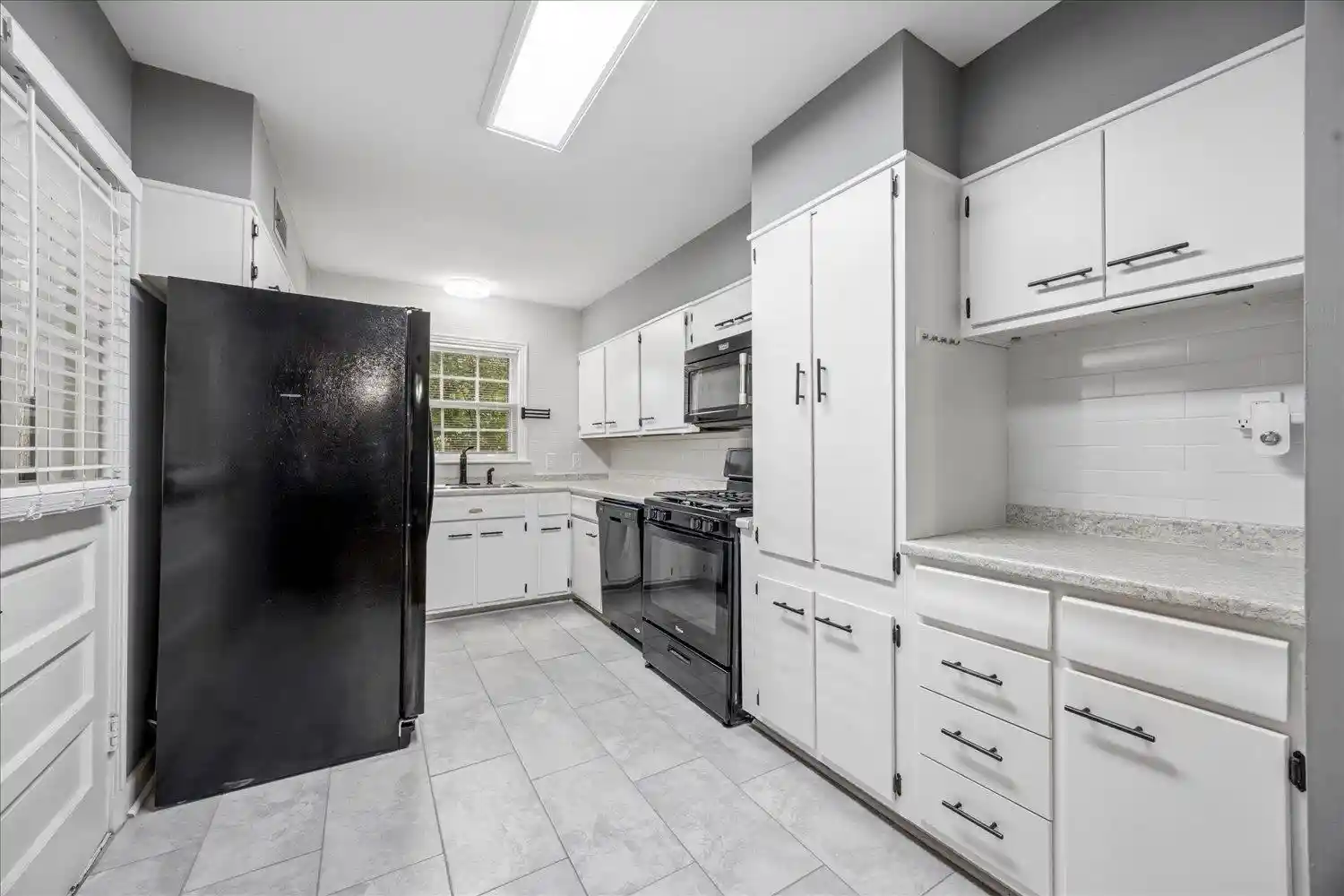Photo 2 of Single family home for sale at 1567 Whitewater Rd, Memphis, TN 38117 | MLS# 10231778 | Listing updated on 2026-10-08