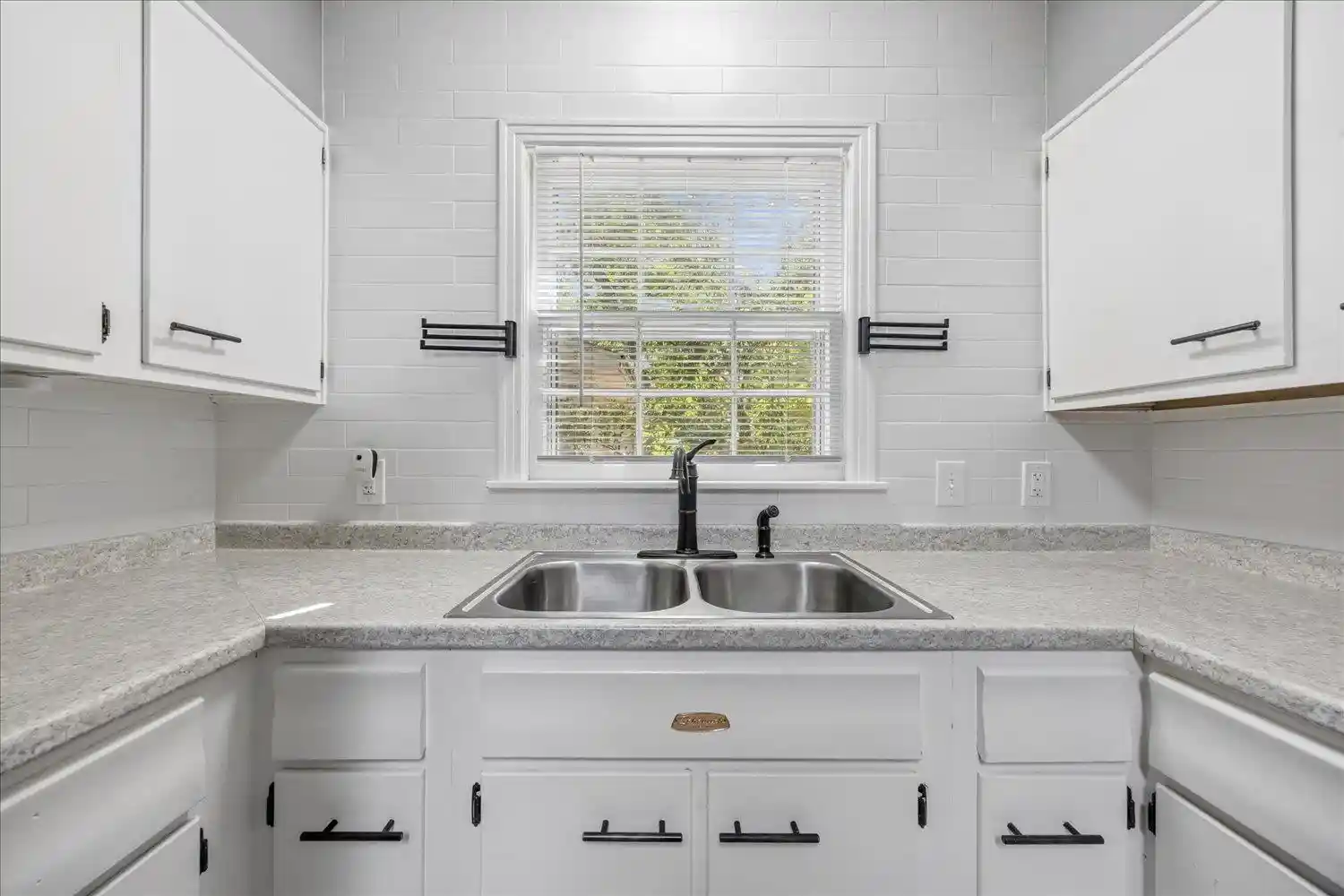Photo 3 of Single family home for sale at 1567 Whitewater Rd, Memphis, TN 38117 | MLS# 10231778 | Listing updated on 2026-10-08