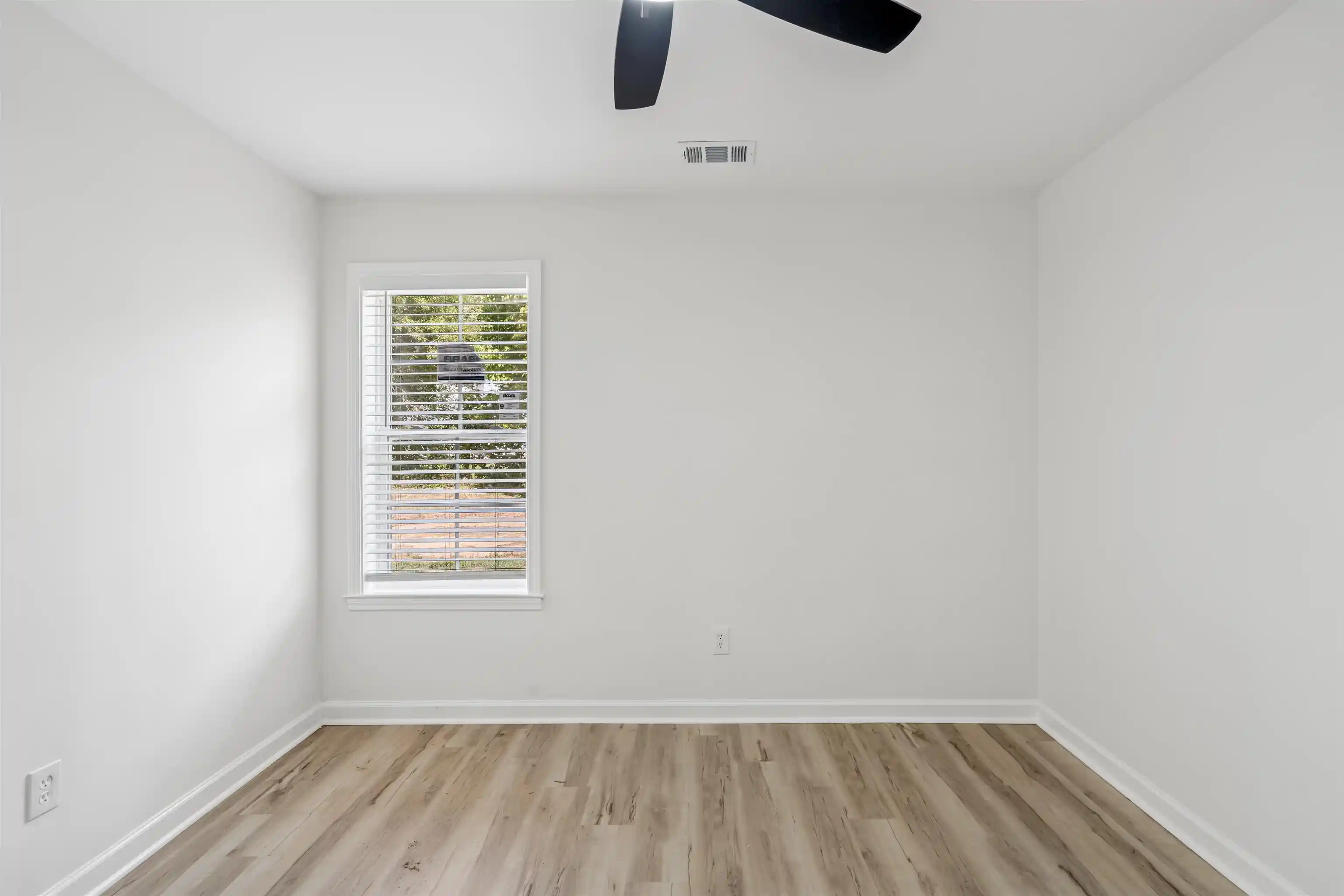 Photo 3 of Single family home for sale at 5304 Bitter Crk Dr, Memphis, TN 38127 | MLS# 10231787 | Listing updated on 2026-10-05