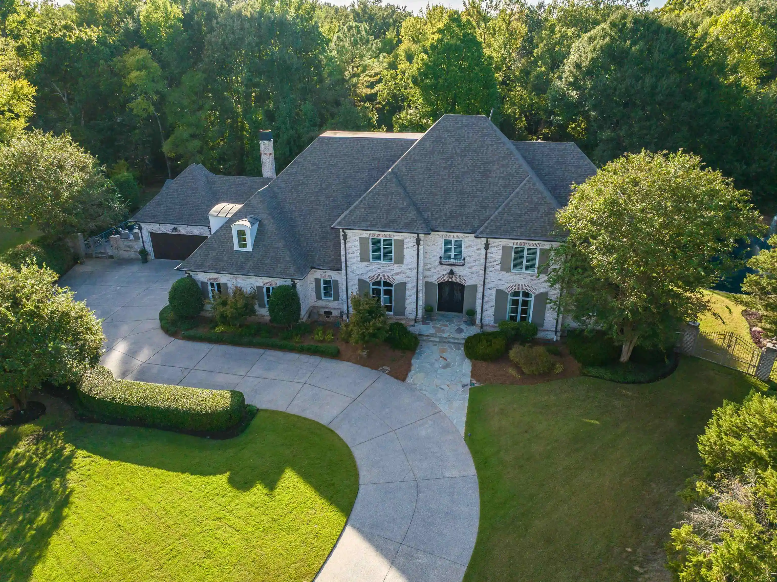 Photo 1 of Mansion for sale at 9260 Gwynn Holw Cv, Germantown, TN 38139 | MLS# 10231800 | Listing updated on 2026-10-12