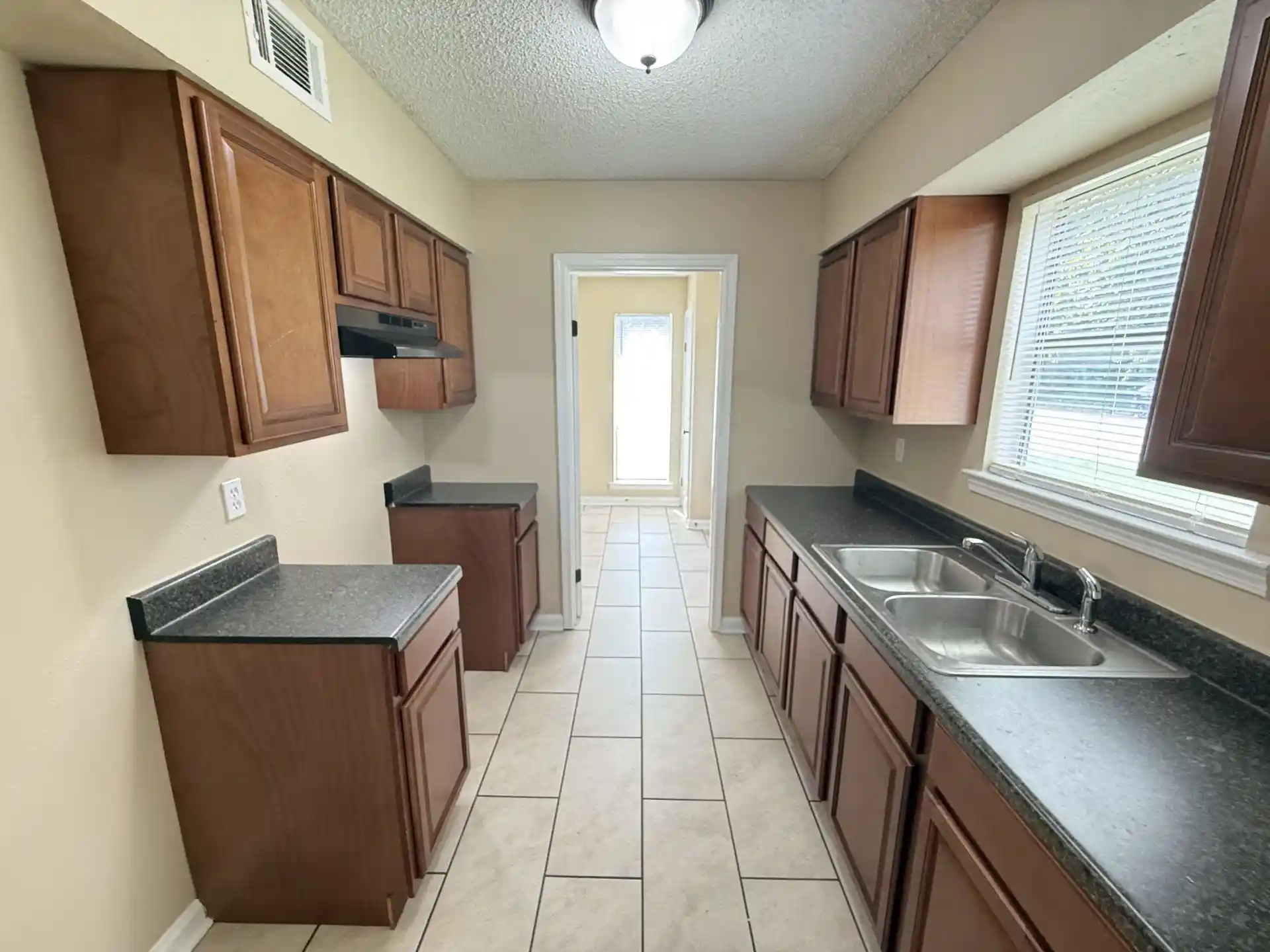Photo 4 of Single family home for sale at 5588 Maple Tree Dr, Memphis, TN 38115 | MLS# 10231832 | Listing updated on 2026-10-06