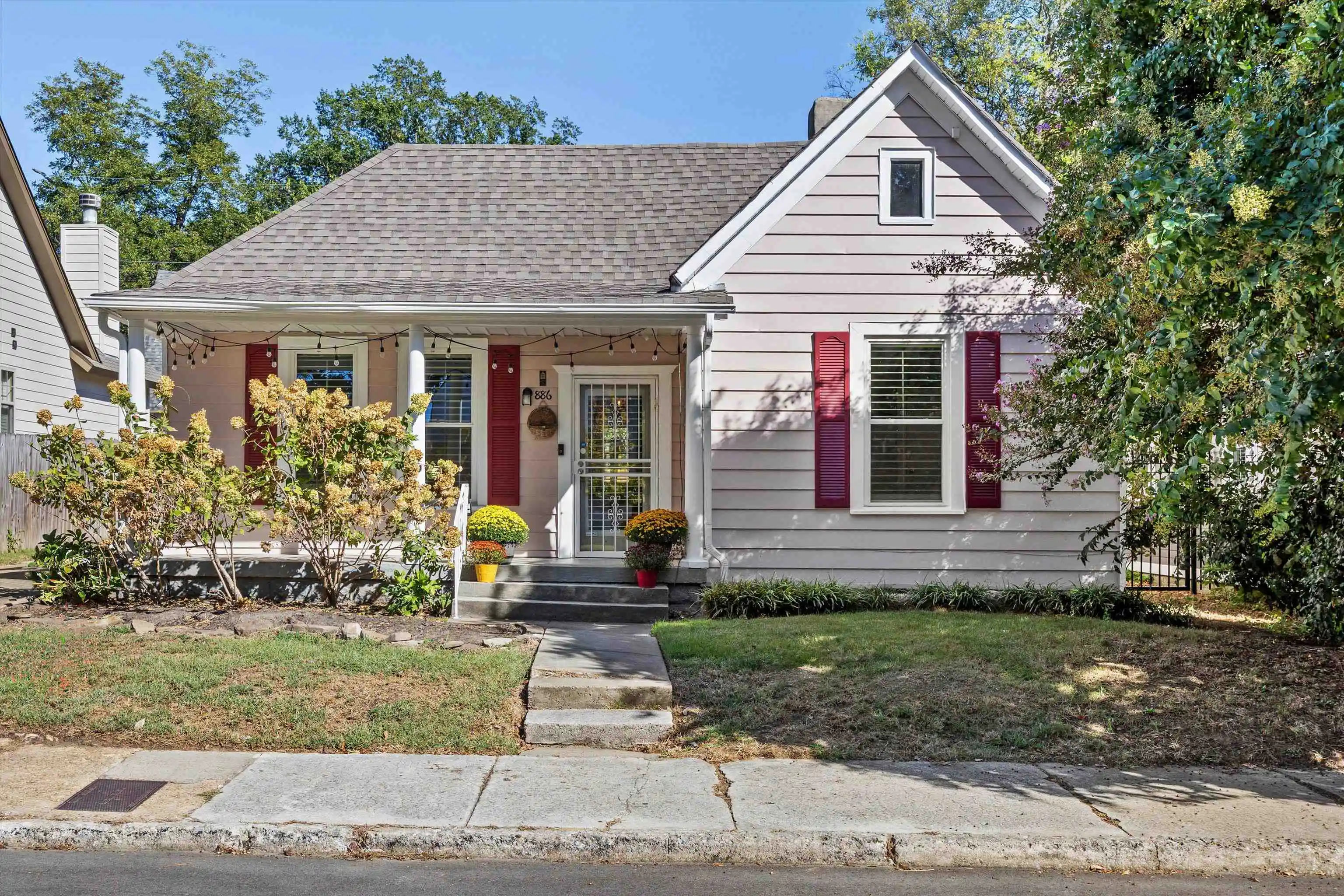 Photo 1 of Single family home for sale at 886 S Cox St, Memphis, TN 38104 | MLS# 10231839 | Listing updated on 2026-10-06