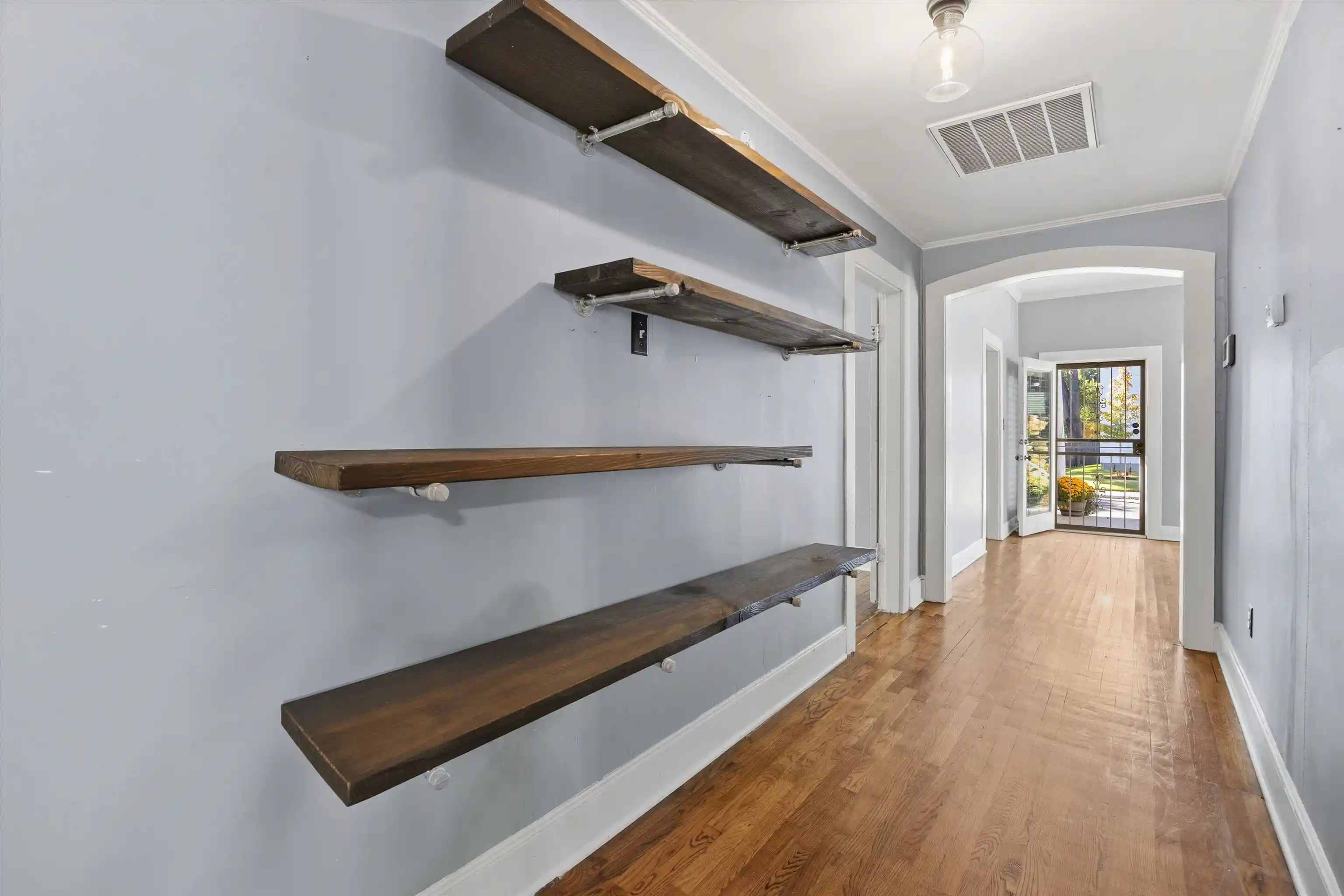 Photo 2 of Single family home for sale at 886 S Cox St, Memphis, TN 38104 | MLS# 10231839 | Listing updated on 2026-10-06