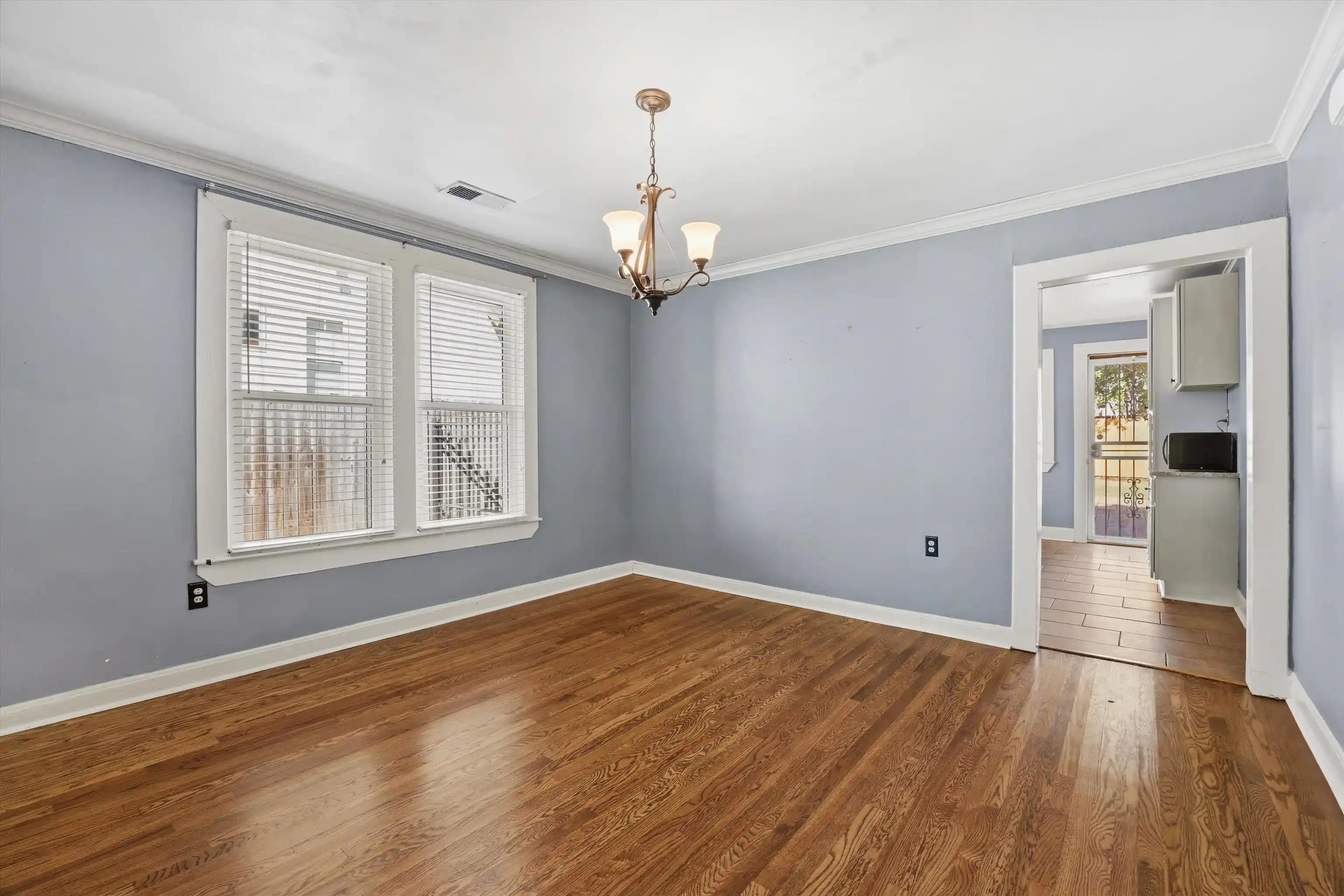 Photo 3 of Single family home for sale at 886 S Cox St, Memphis, TN 38104 | MLS# 10231839 | Listing updated on 2026-10-06