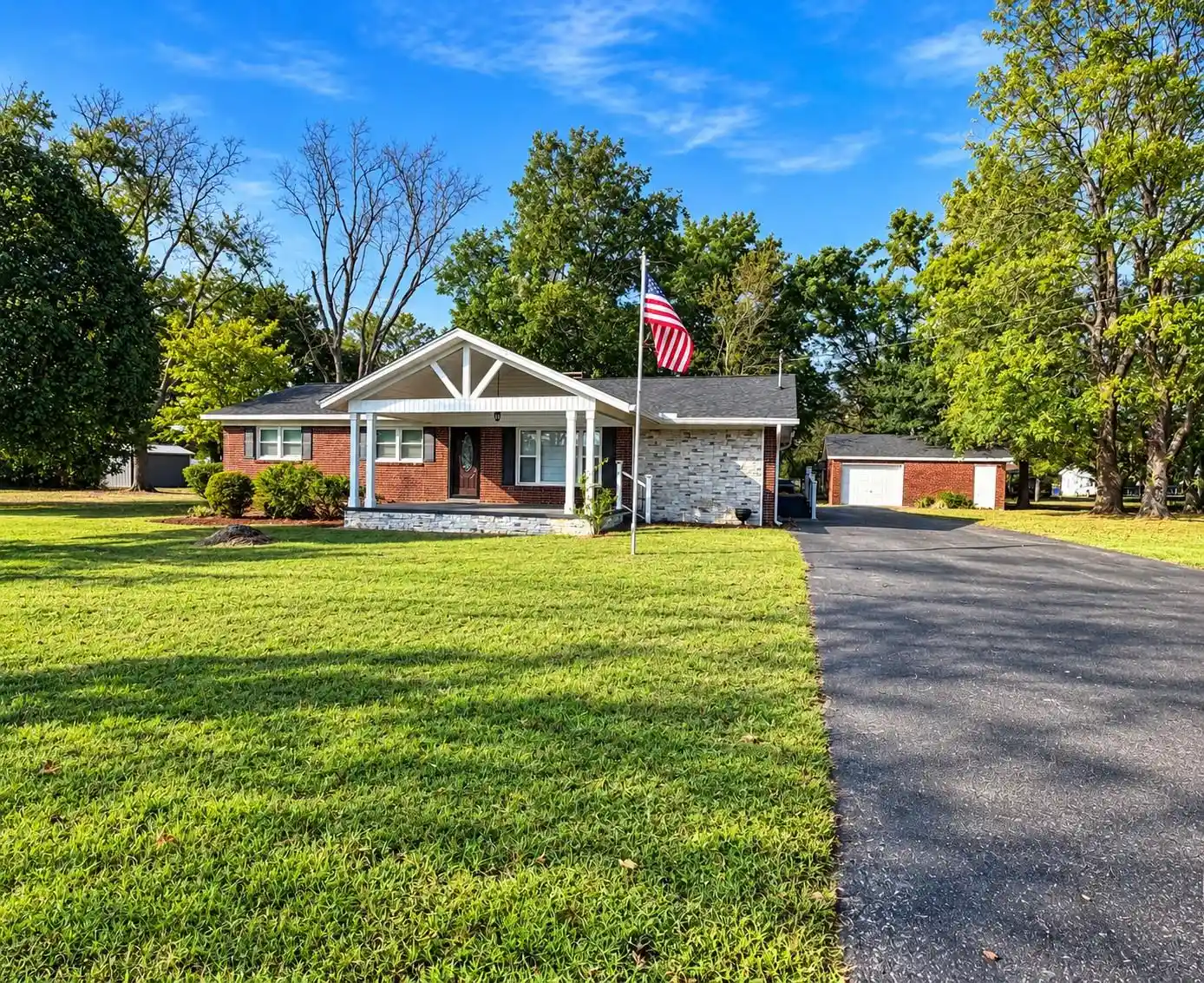 Photo 1 of Single family home for sale at 199 Plainview Dr, Savannah, TN 38372 | MLS# 10231841 | Listing updated on 2026-10-06