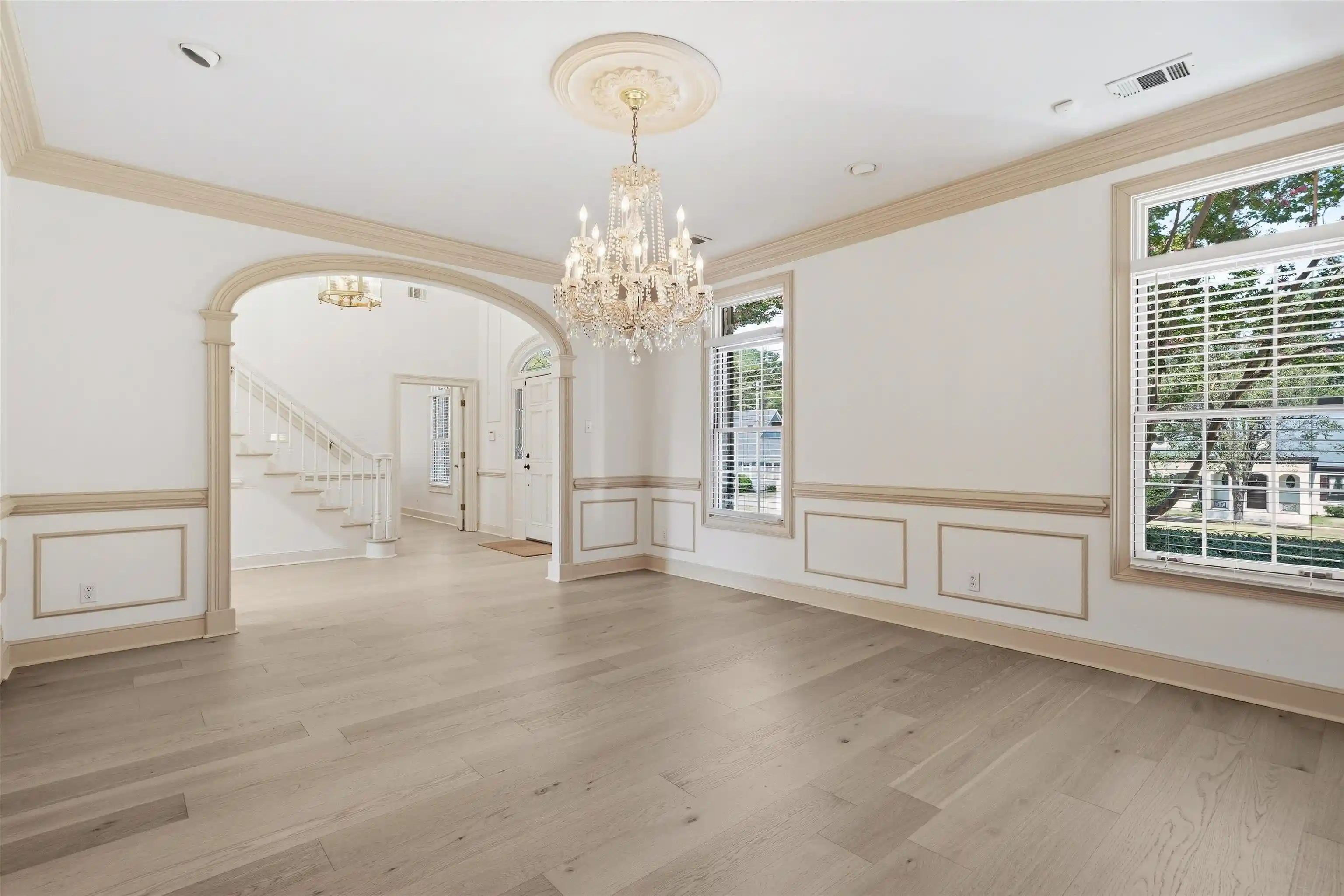 Photo 2 of Mansion for sale at 5349 N Clover Dr, Memphis, TN 38120 | MLS# 10231893 | Listing updated on 2026-10-07