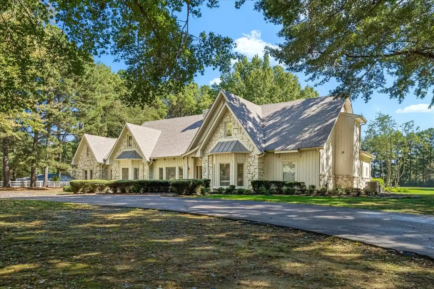 Photo 1 of Mansion for sale at 510 Bray Sta Rd, Collierville, TN 38017 | MLS# 10231934 | Listing updated on 2026-10-07
