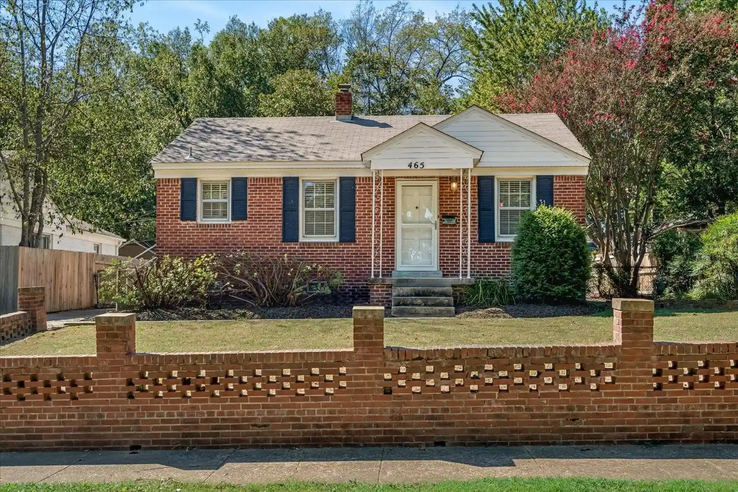 Photo 1 of Single family home for sale at 465 Grahamwood Dr, Memphis, TN 38122 | MLS# 10231938 | Listing updated on 2026-10-08