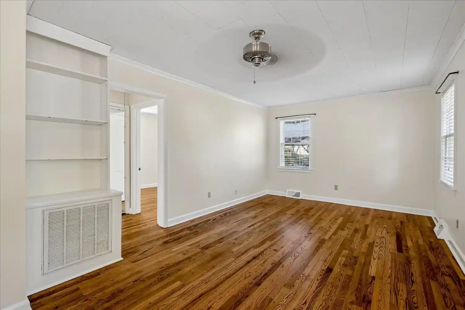 Photo 2 of Single family home for sale at 465 Grahamwood Dr, Memphis, TN 38122 | MLS# 10231938 | Listing updated on 2026-10-08